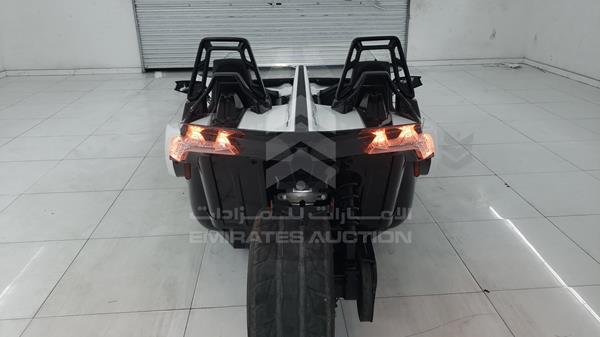 Photo 30 VIN: 57XAASFA9K8135504 - POLARIS SLINGSHOT 