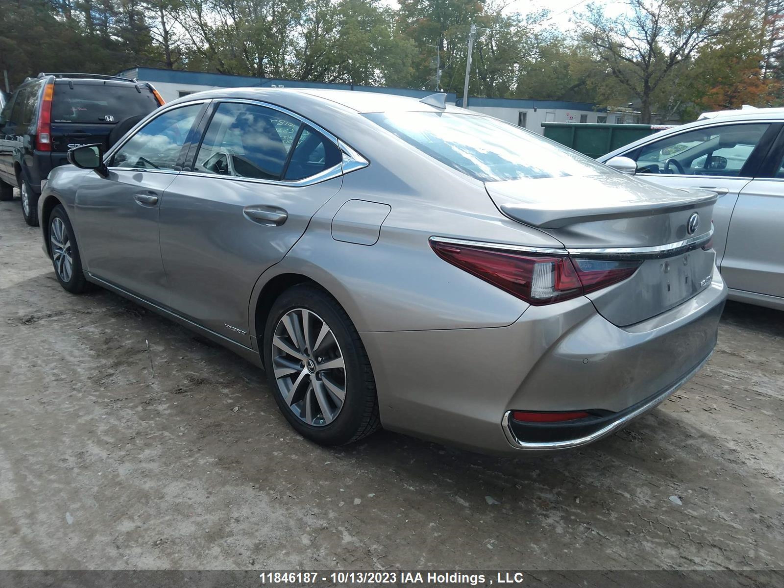 Photo 2 VIN: 58AB21B15MU013165 - LEXUS ES 