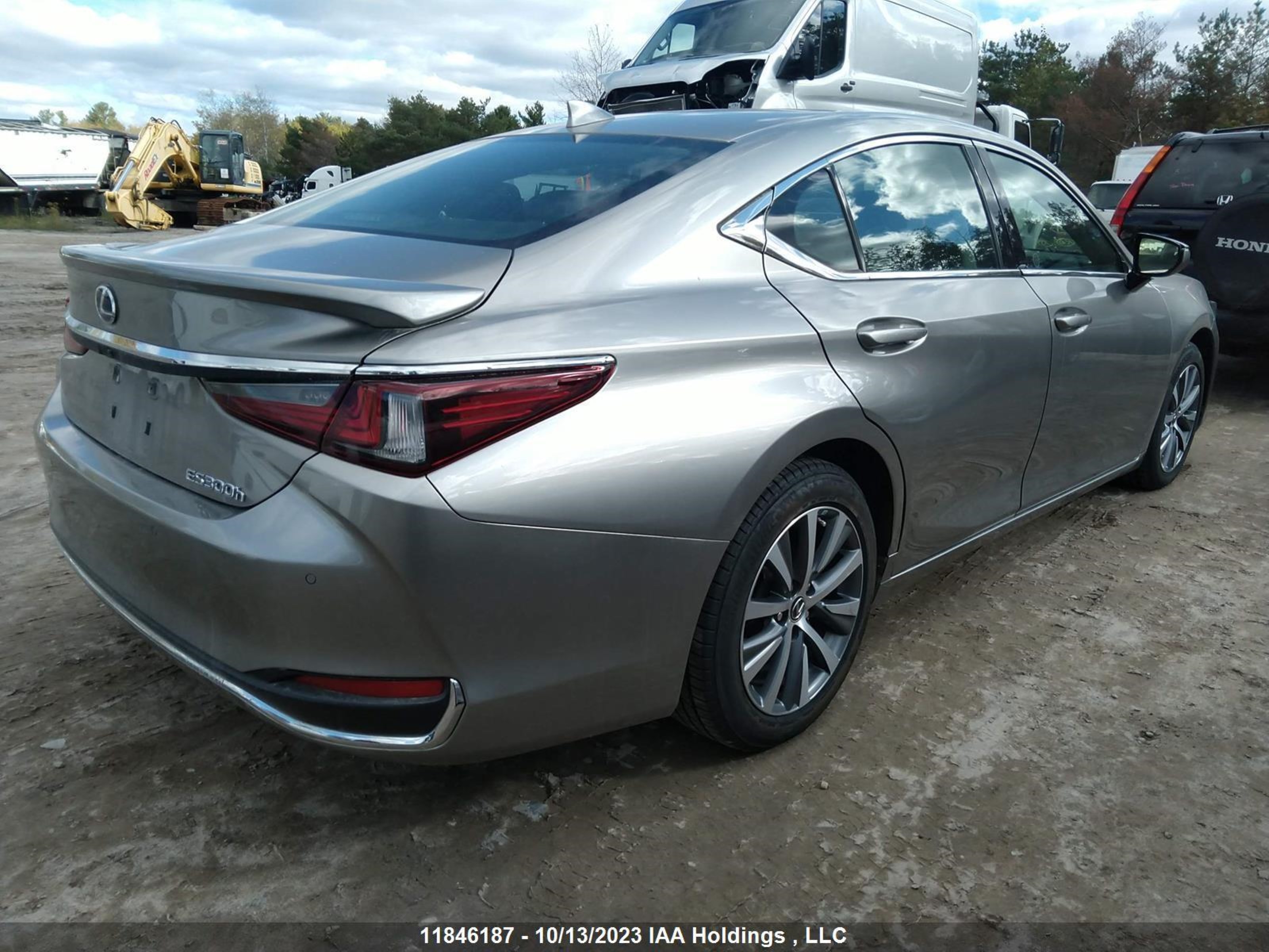 Photo 3 VIN: 58AB21B15MU013165 - LEXUS ES 