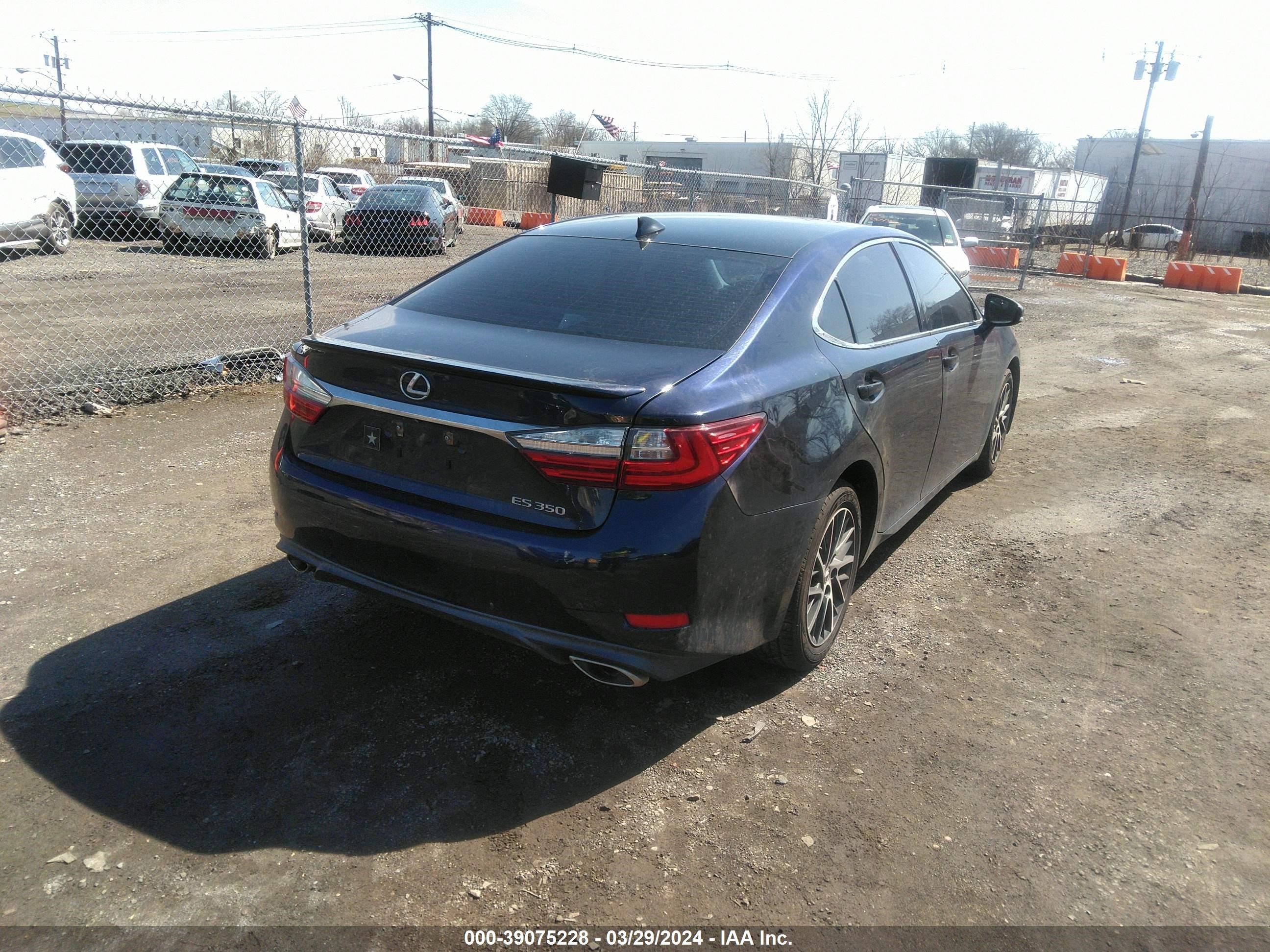 Photo 3 VIN: 58ABK1GG0HU053284 - LEXUS ES 