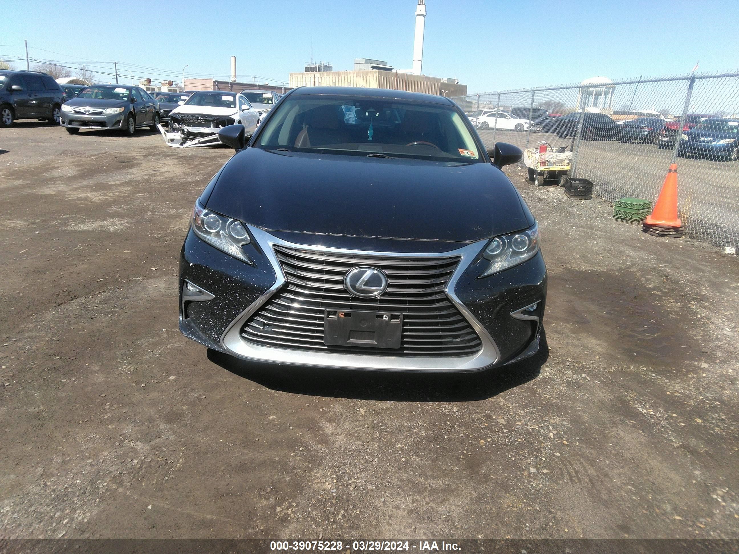 Photo 5 VIN: 58ABK1GG0HU053284 - LEXUS ES 