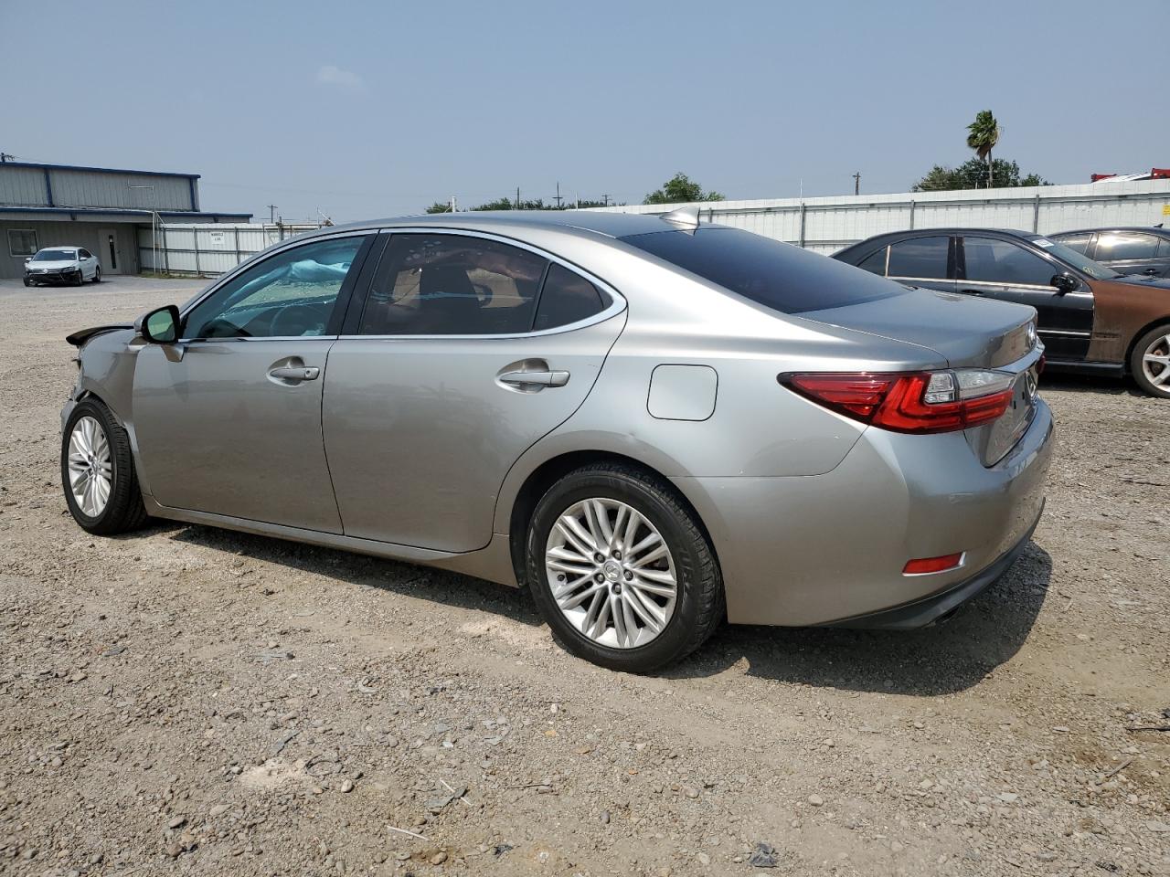 Photo 1 VIN: 58ABK1GG1GU019496 - LEXUS ES 