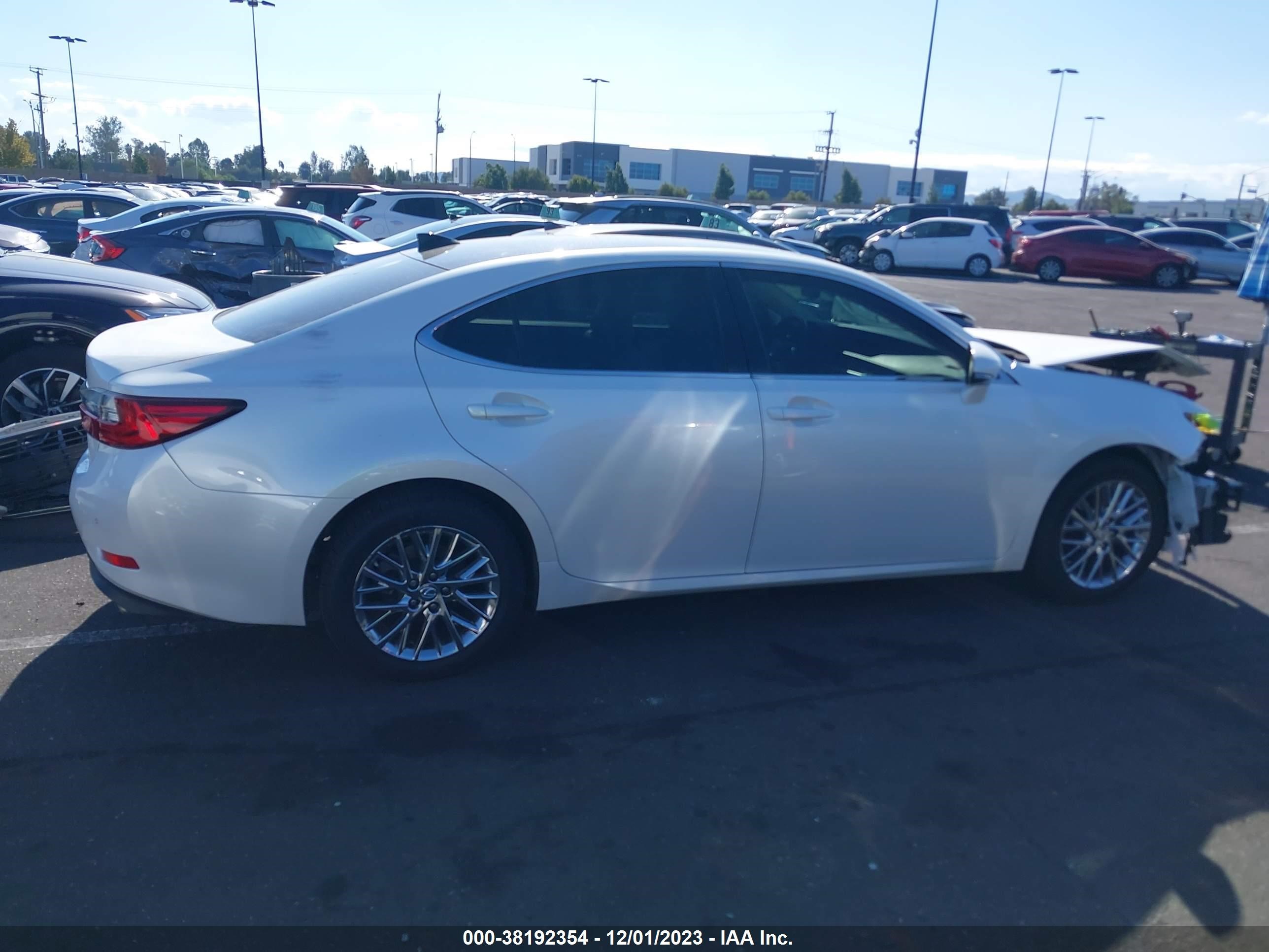 Photo 13 VIN: 58ABK1GG1JU093279 - LEXUS ES 