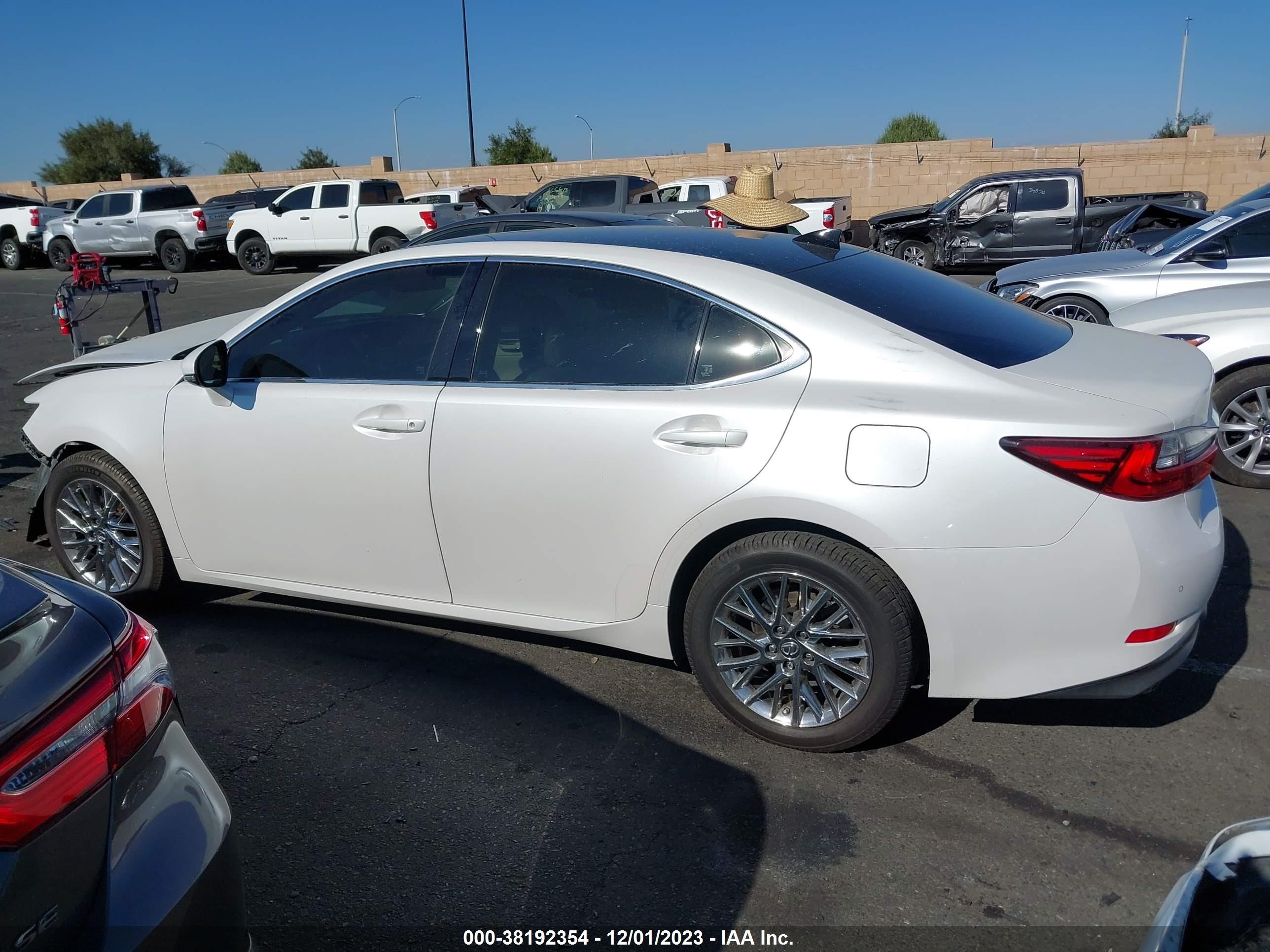 Photo 14 VIN: 58ABK1GG1JU093279 - LEXUS ES 