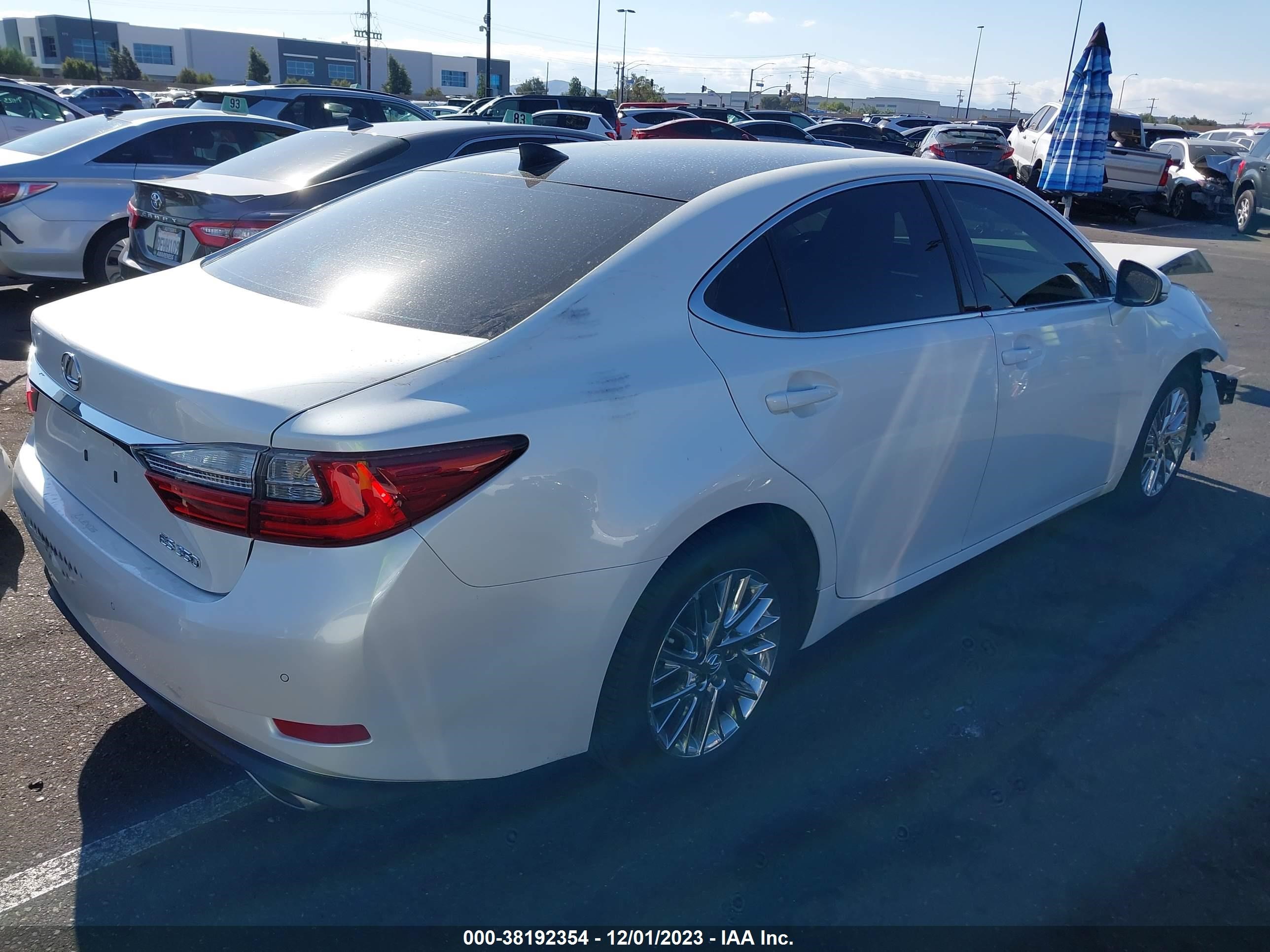 Photo 3 VIN: 58ABK1GG1JU093279 - LEXUS ES 