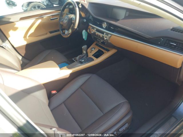 Photo 4 VIN: 58ABK1GG1JU098496 - LEXUS ES 