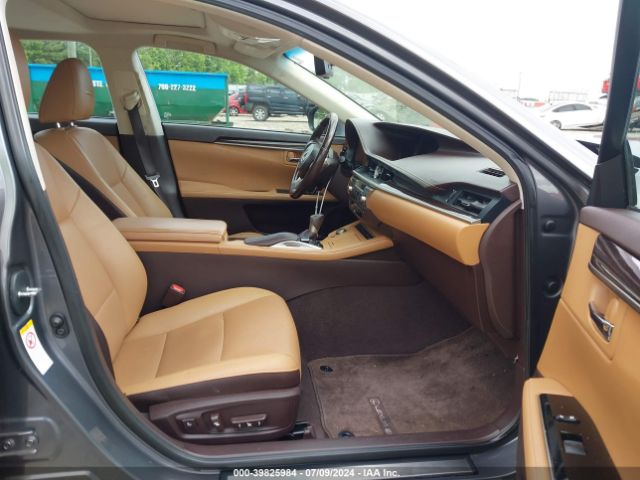 Photo 4 VIN: 58ABK1GG2GU010032 - LEXUS ES 