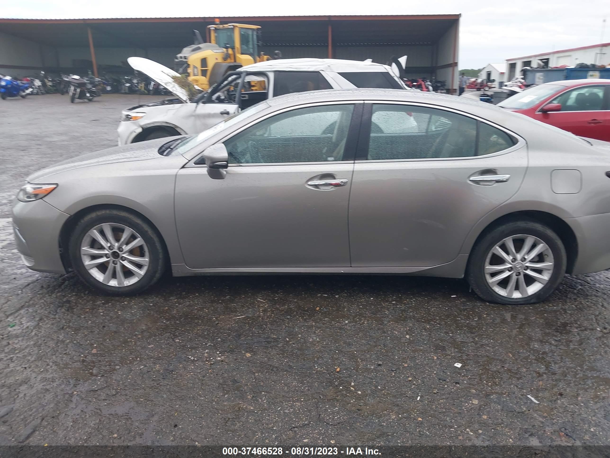 Photo 13 VIN: 58ABK1GG2GU020690 - LEXUS ES 