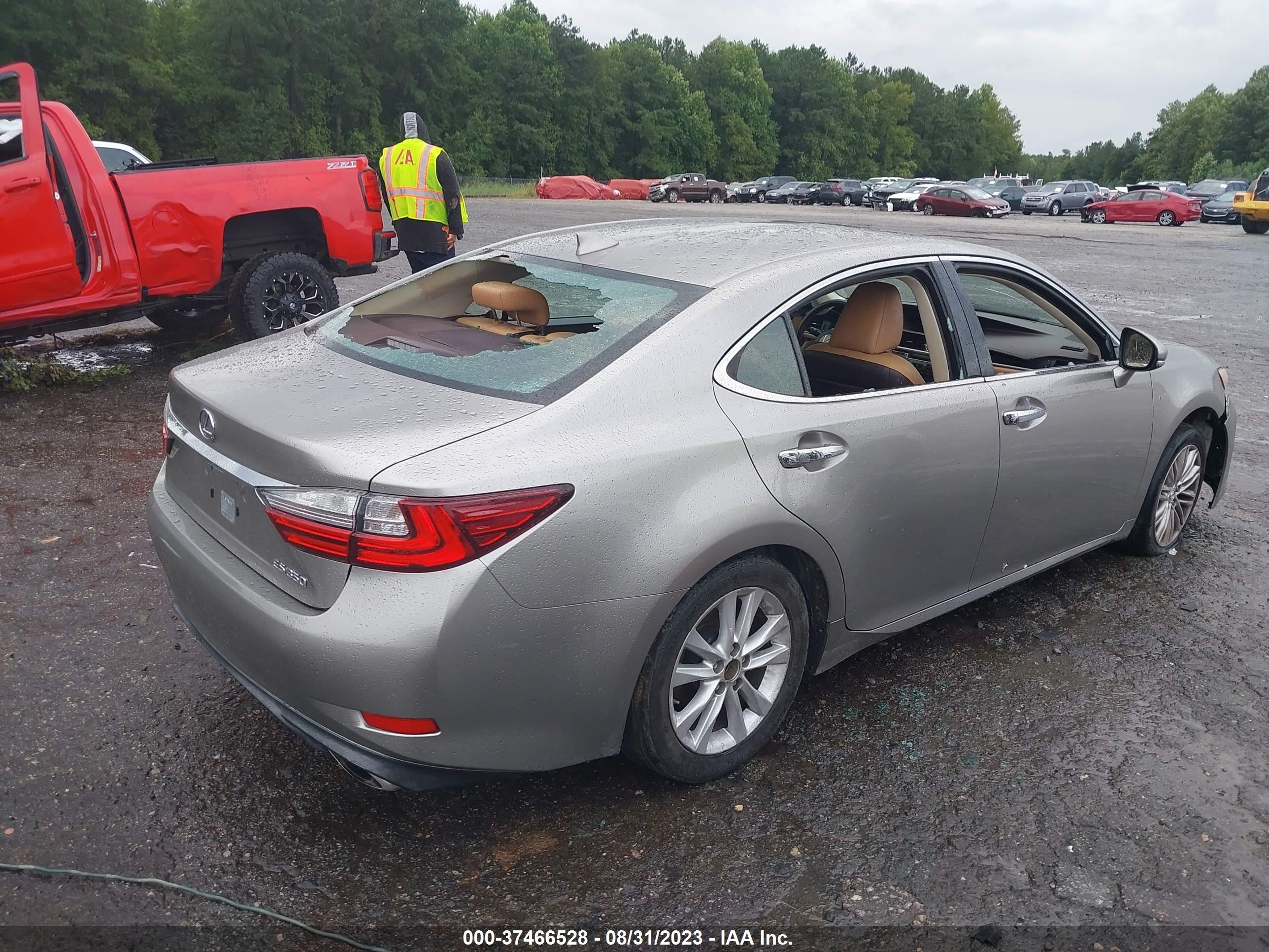 Photo 3 VIN: 58ABK1GG2GU020690 - LEXUS ES 