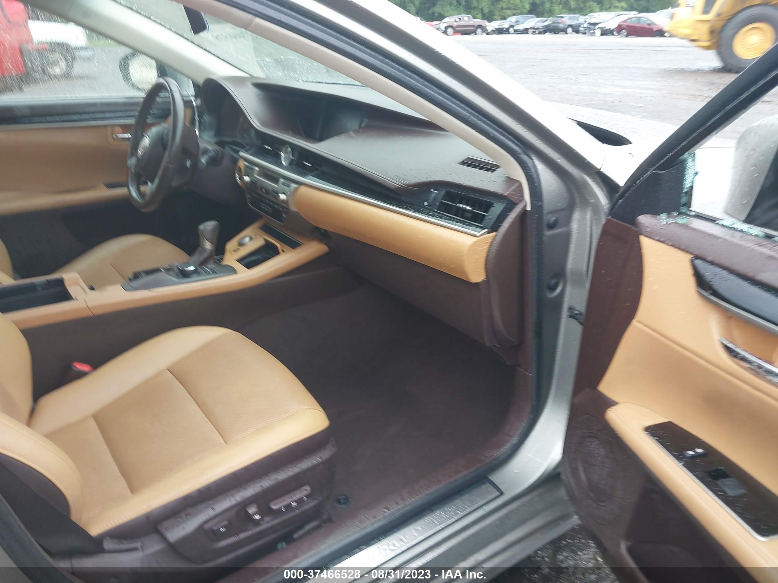 Photo 4 VIN: 58ABK1GG2GU020690 - LEXUS ES 