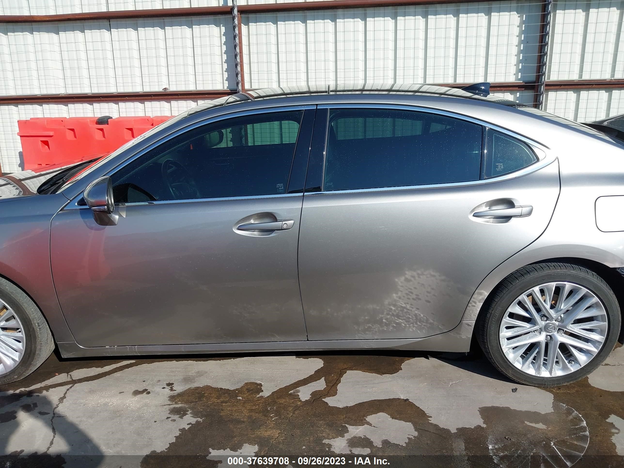 Photo 14 VIN: 58ABK1GG2GU022794 - LEXUS ES 