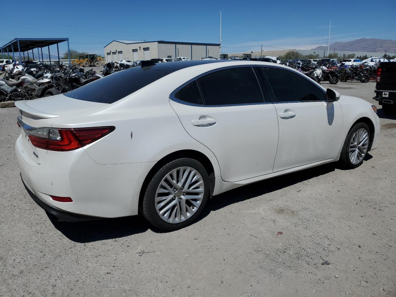 Photo 2 VIN: 58ABK1GG2HU054047 - LEXUS ES 