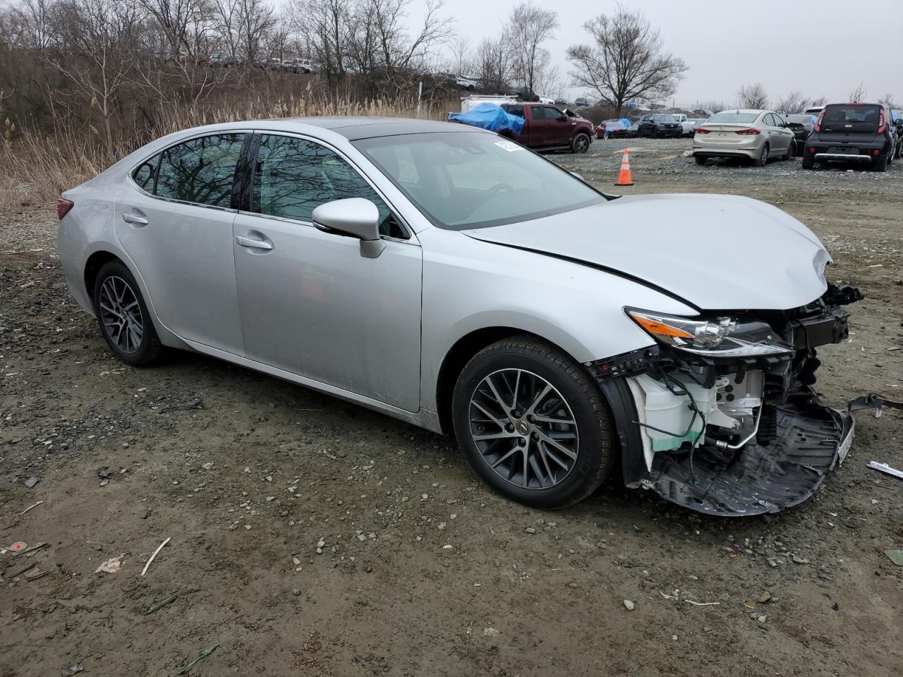 Photo 3 VIN: 58ABK1GG3JU087581 - LEXUS ES 