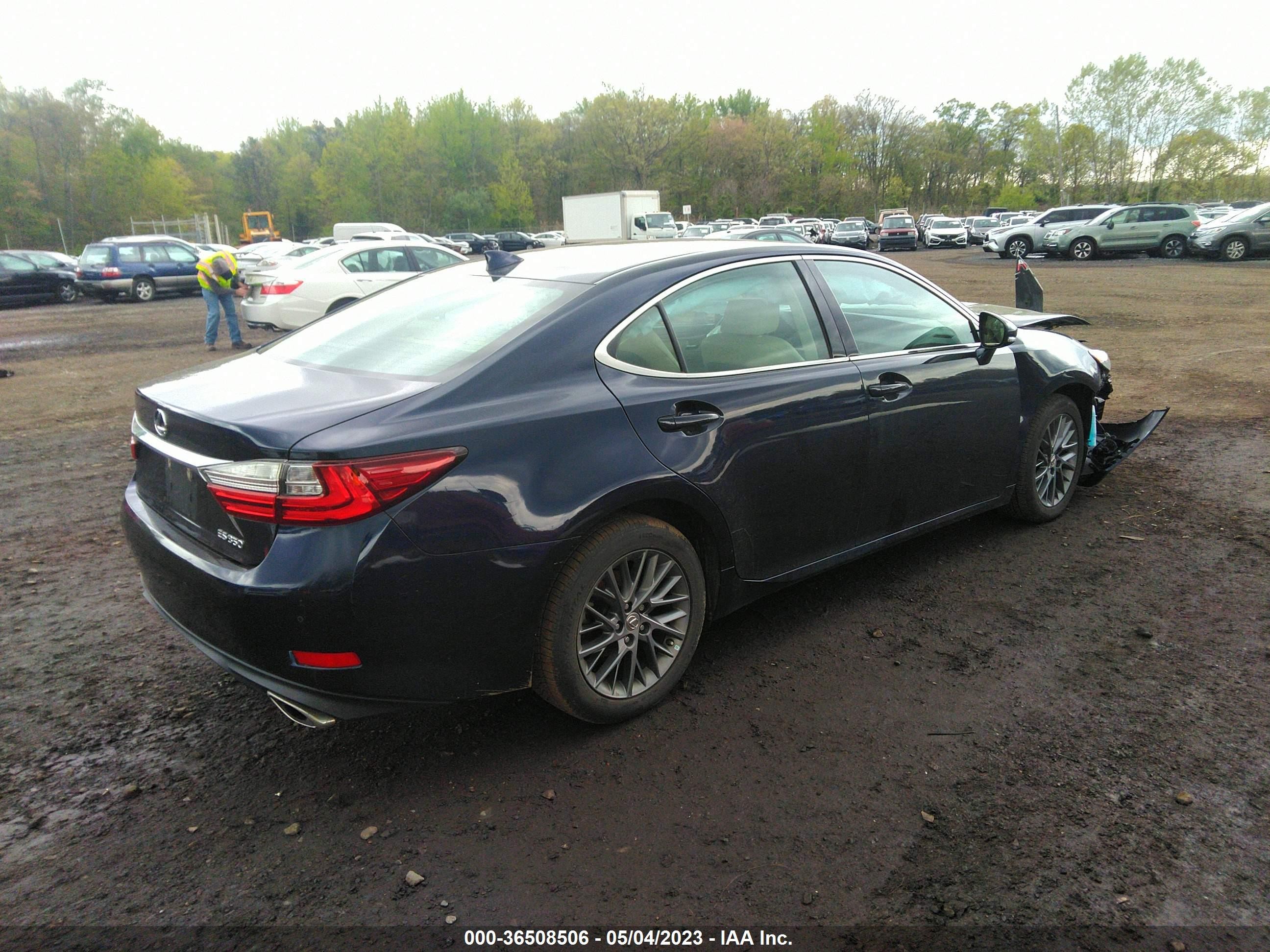 Photo 3 VIN: 58ABK1GG3JU104427 - LEXUS ES 