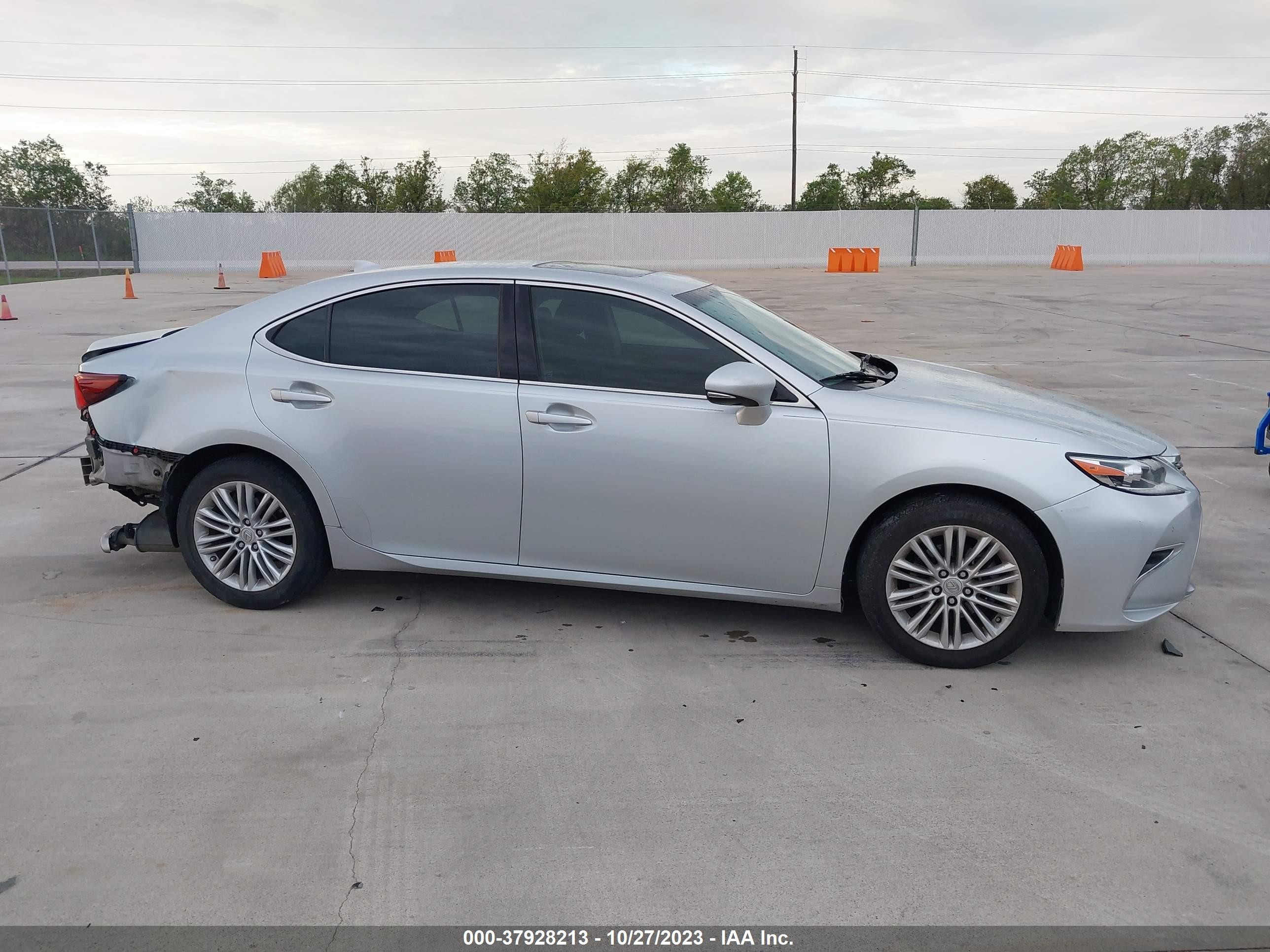 Photo 13 VIN: 58ABK1GG4GU002336 - LEXUS ES 