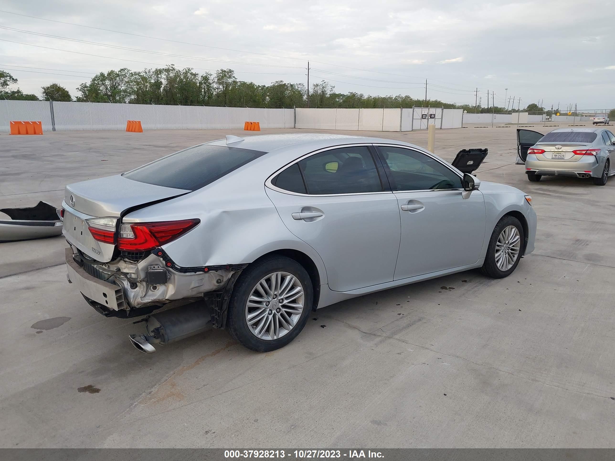 Photo 3 VIN: 58ABK1GG4GU002336 - LEXUS ES 