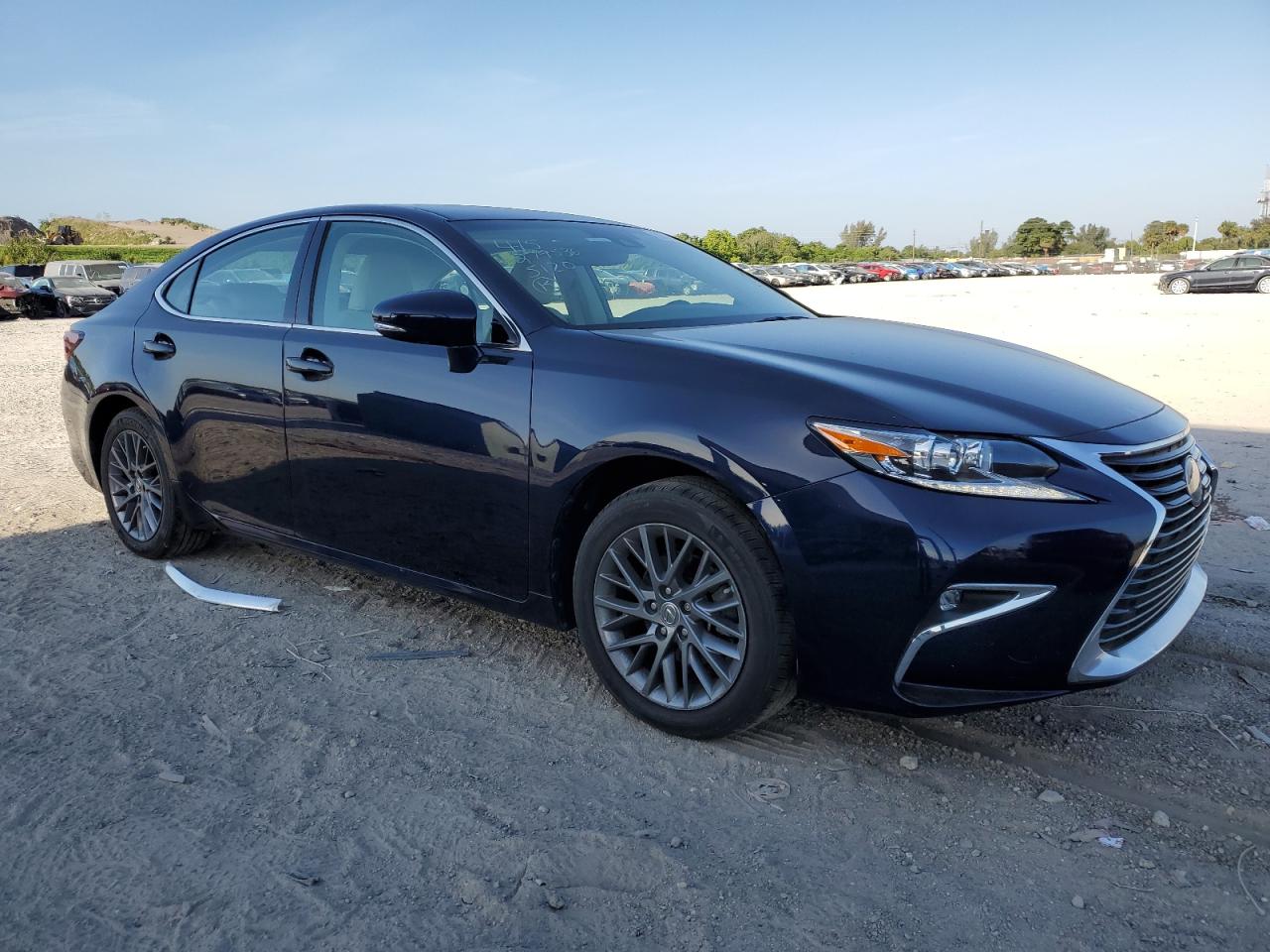 Photo 3 VIN: 58ABK1GG4JU105120 - LEXUS ES 