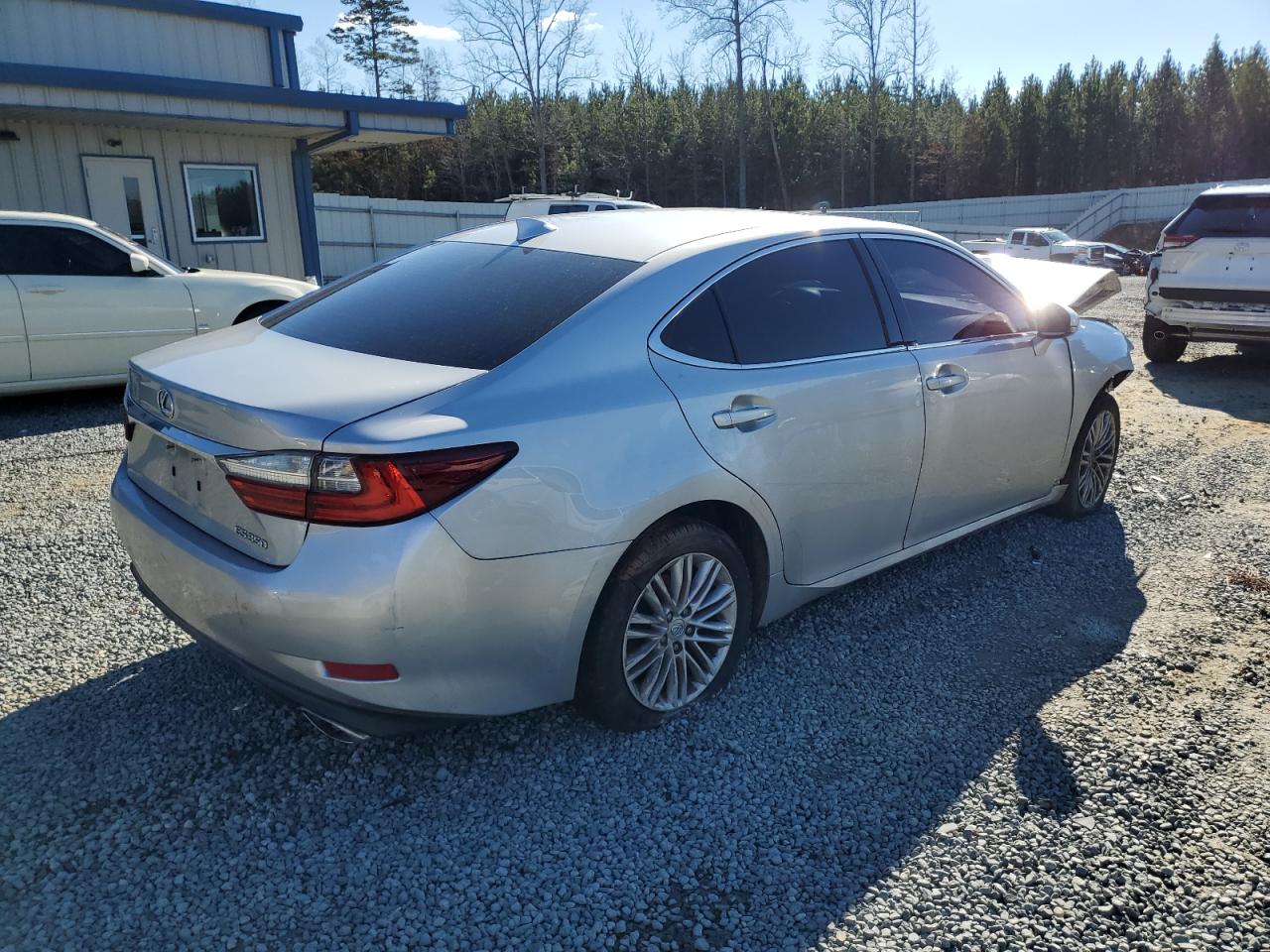 Photo 2 VIN: 58ABK1GG5GU031313 - LEXUS ES 