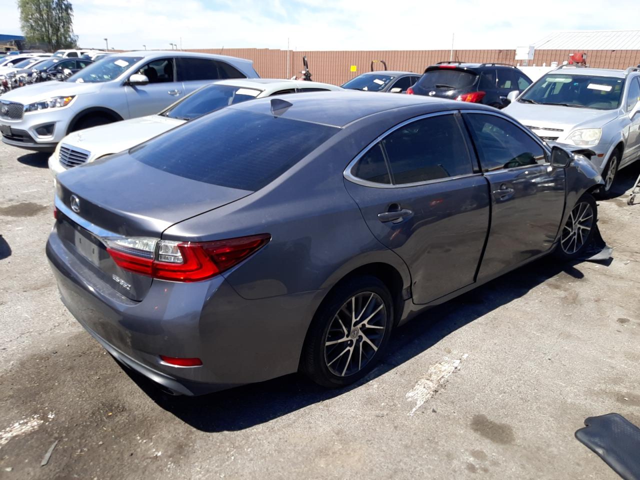 Photo 2 VIN: 58ABK1GG5HU038294 - LEXUS ES 