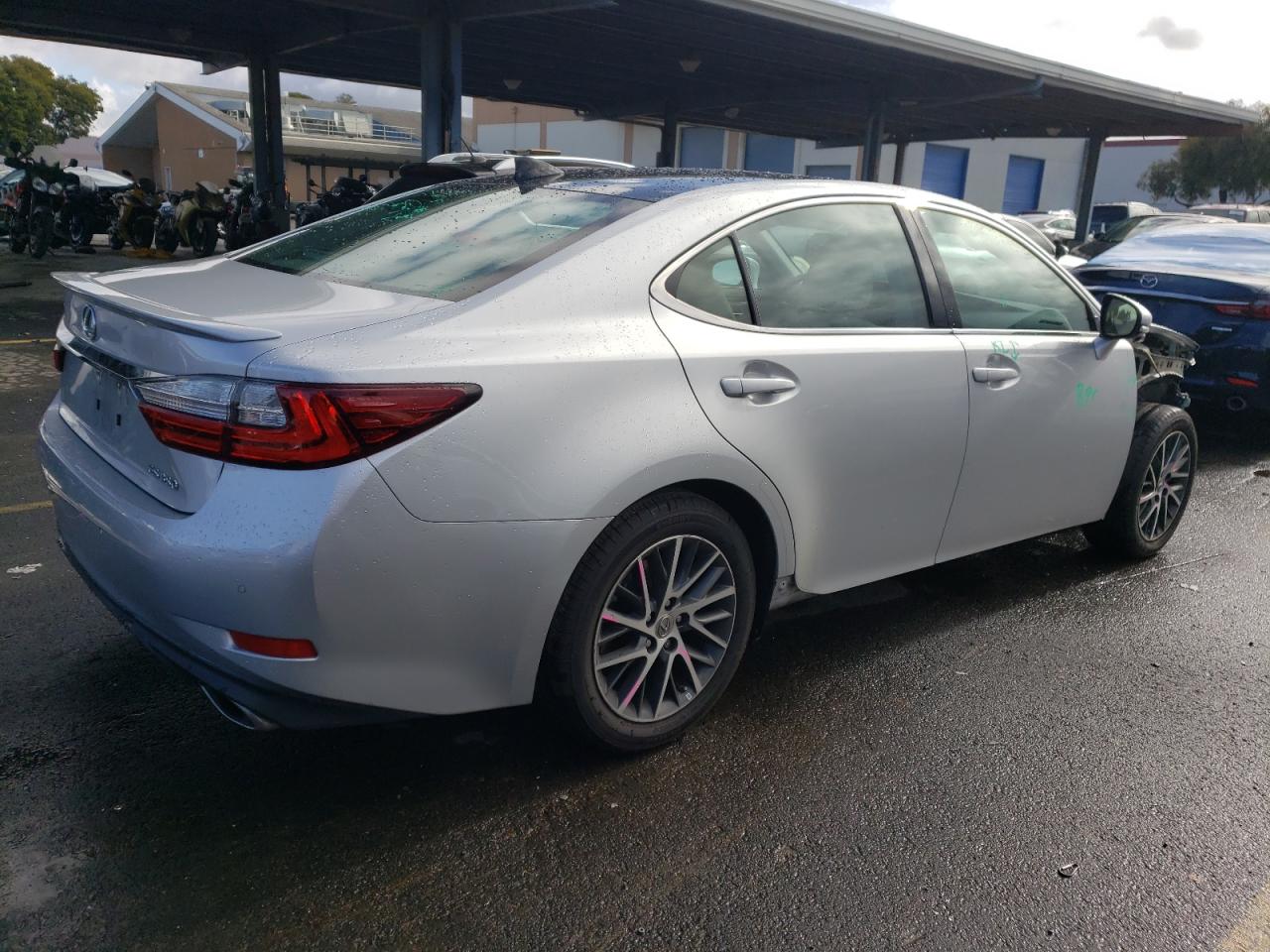 Photo 2 VIN: 58ABK1GG5HU060182 - LEXUS ES 