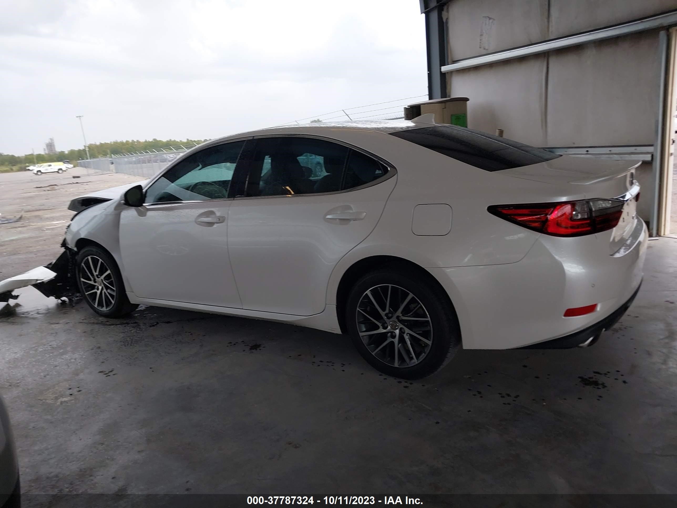 Photo 13 VIN: 58ABK1GG5JU104008 - LEXUS ES 