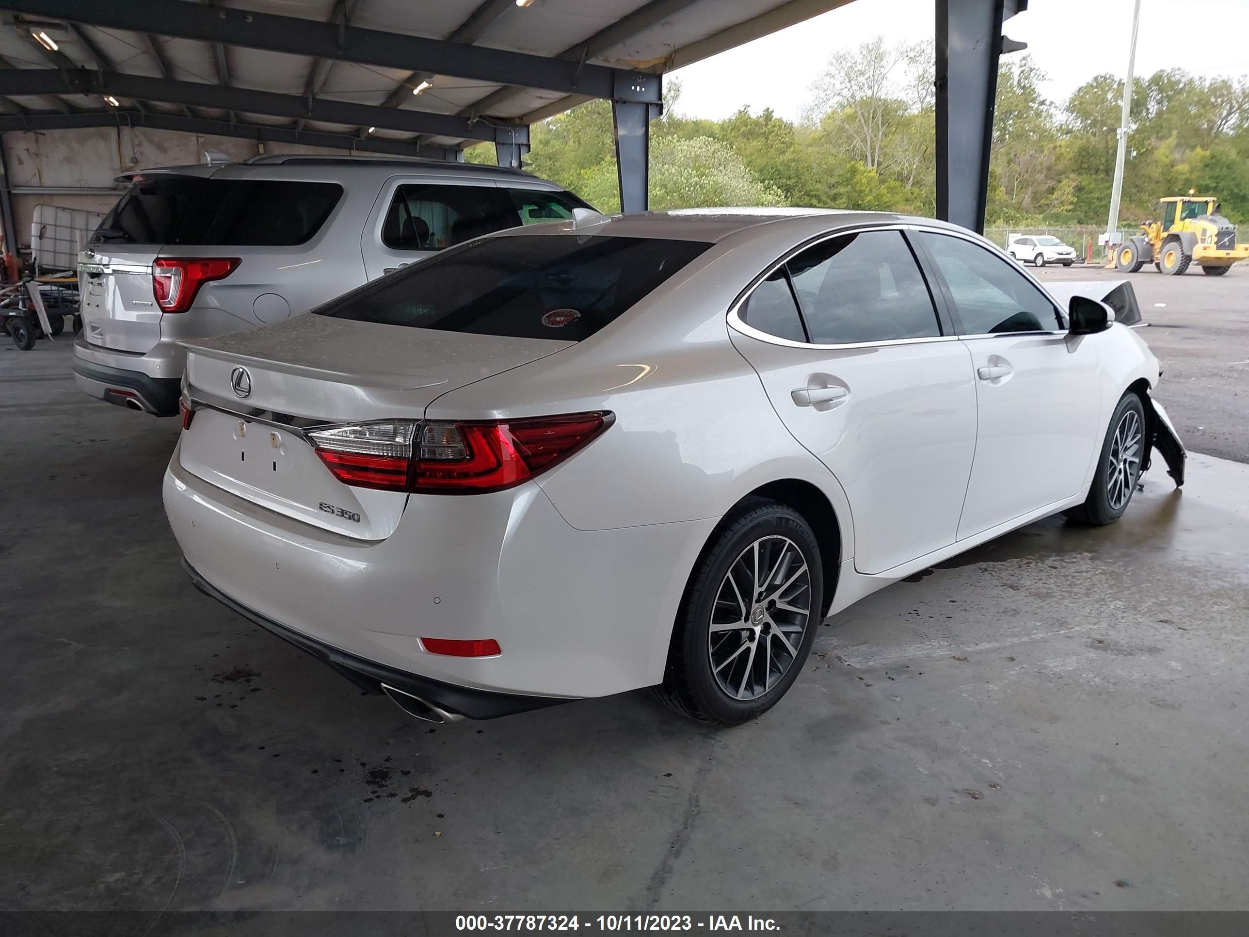 Photo 3 VIN: 58ABK1GG5JU104008 - LEXUS ES 