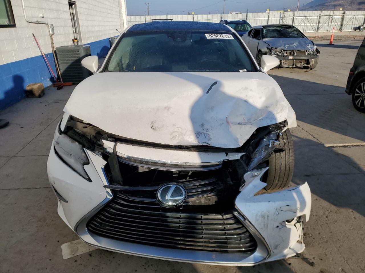 Photo 4 VIN: 58ABK1GG6GU031479 - LEXUS ES 