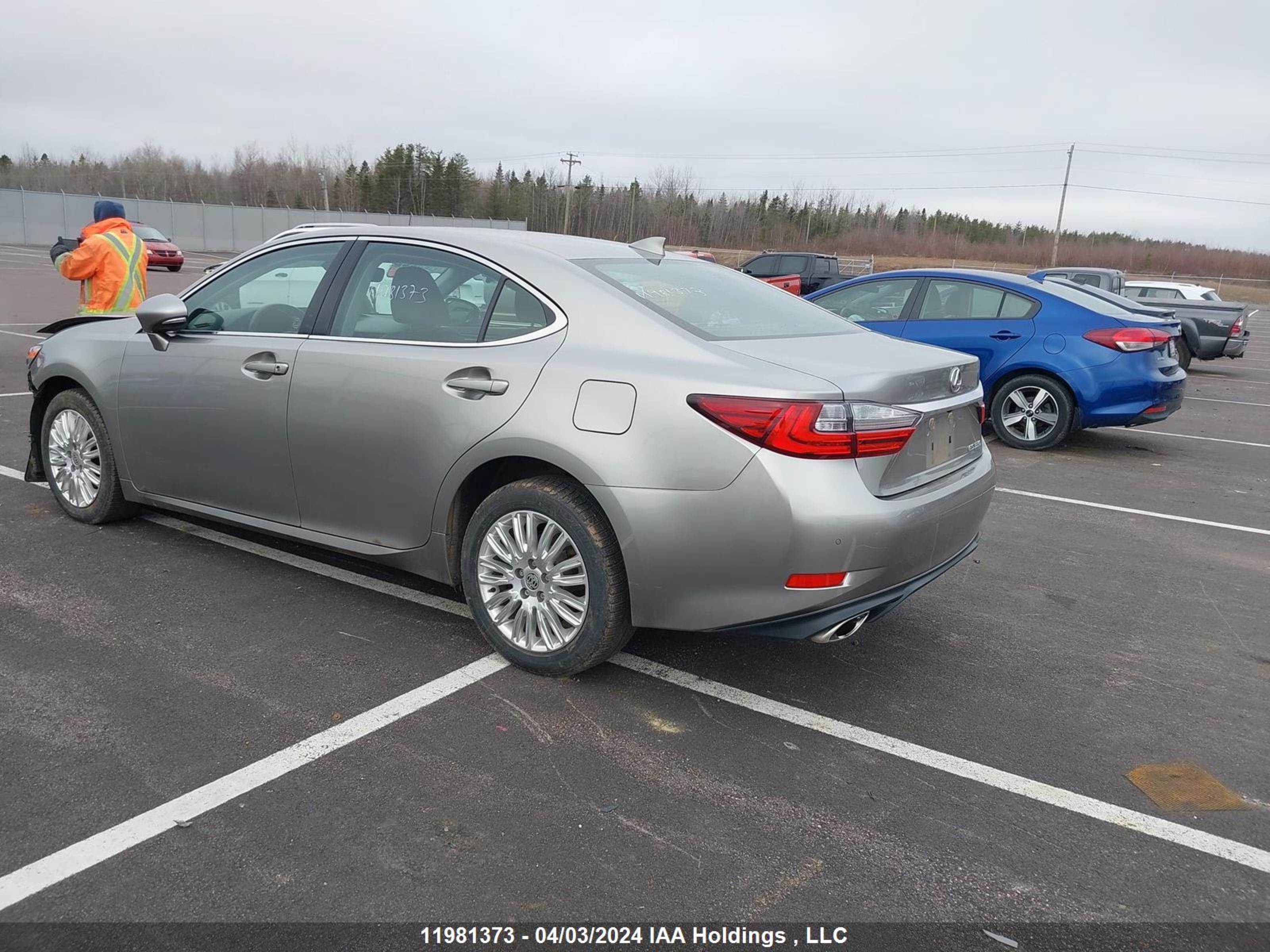 Photo 2 VIN: 58ABK1GG6JU084061 - LEXUS ES 