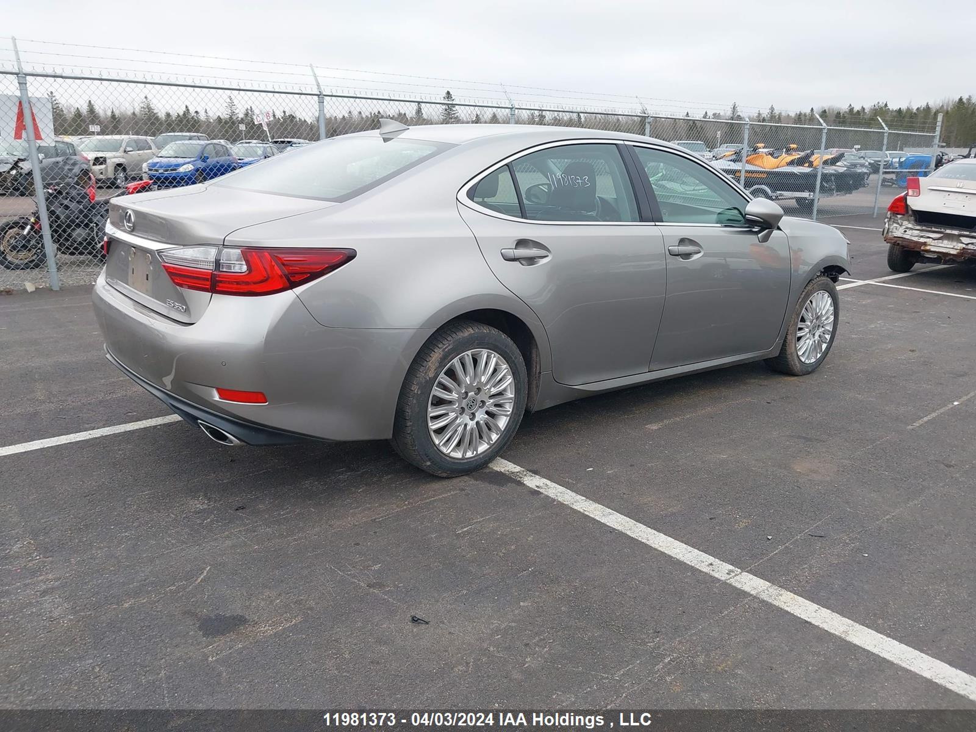 Photo 3 VIN: 58ABK1GG6JU084061 - LEXUS ES 