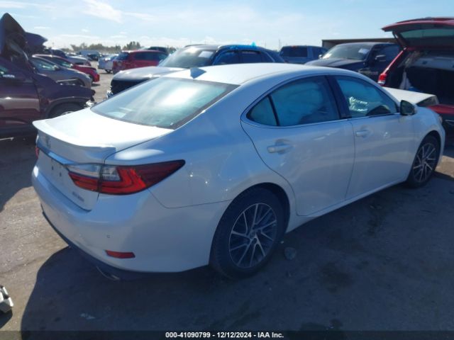 Photo 3 VIN: 58ABK1GG6JU086067 - LEXUS ES 