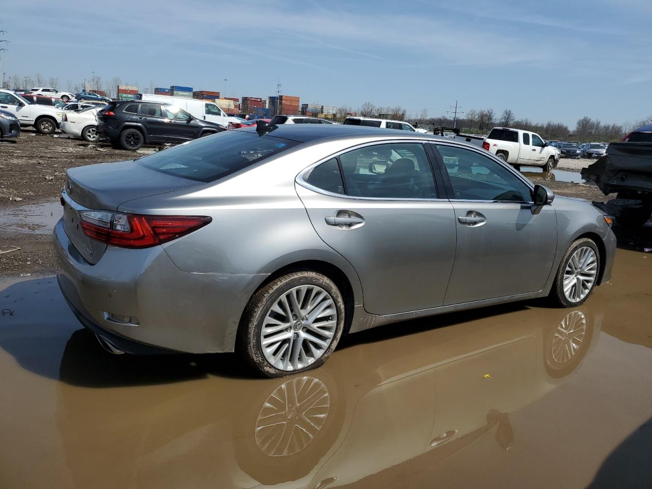 Photo 2 VIN: 58ABK1GG6JU102641 - LEXUS ES 