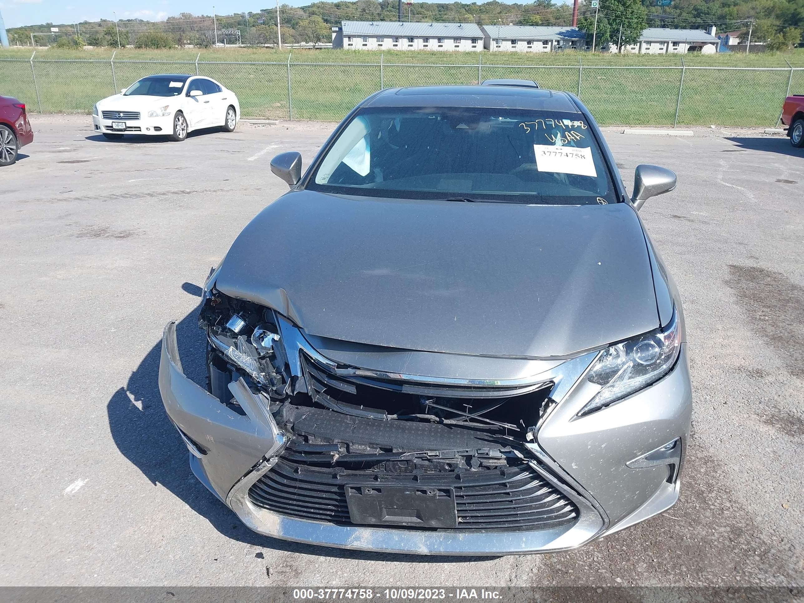 Photo 11 VIN: 58ABK1GG8HU066512 - LEXUS ES 