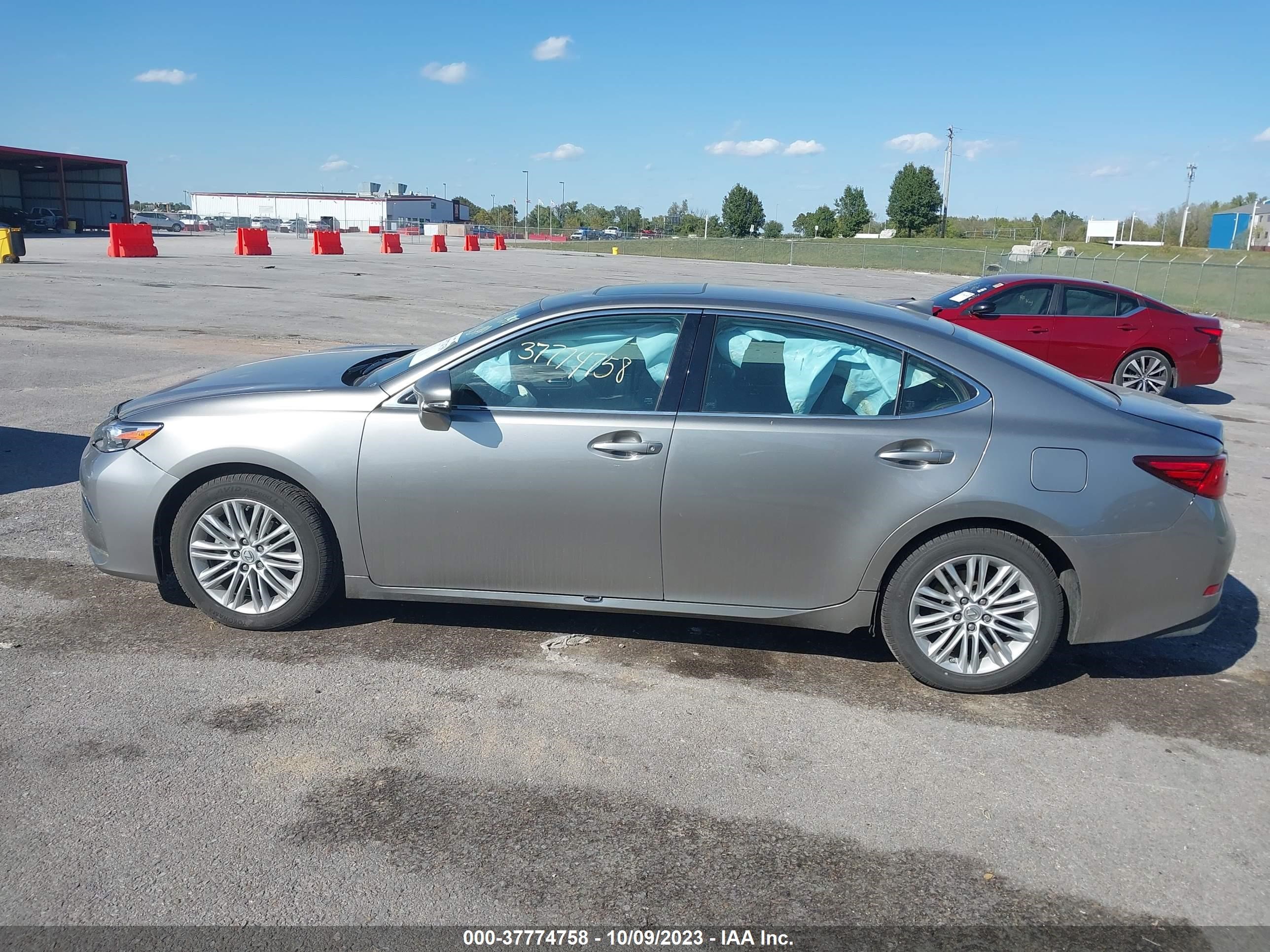 Photo 13 VIN: 58ABK1GG8HU066512 - LEXUS ES 