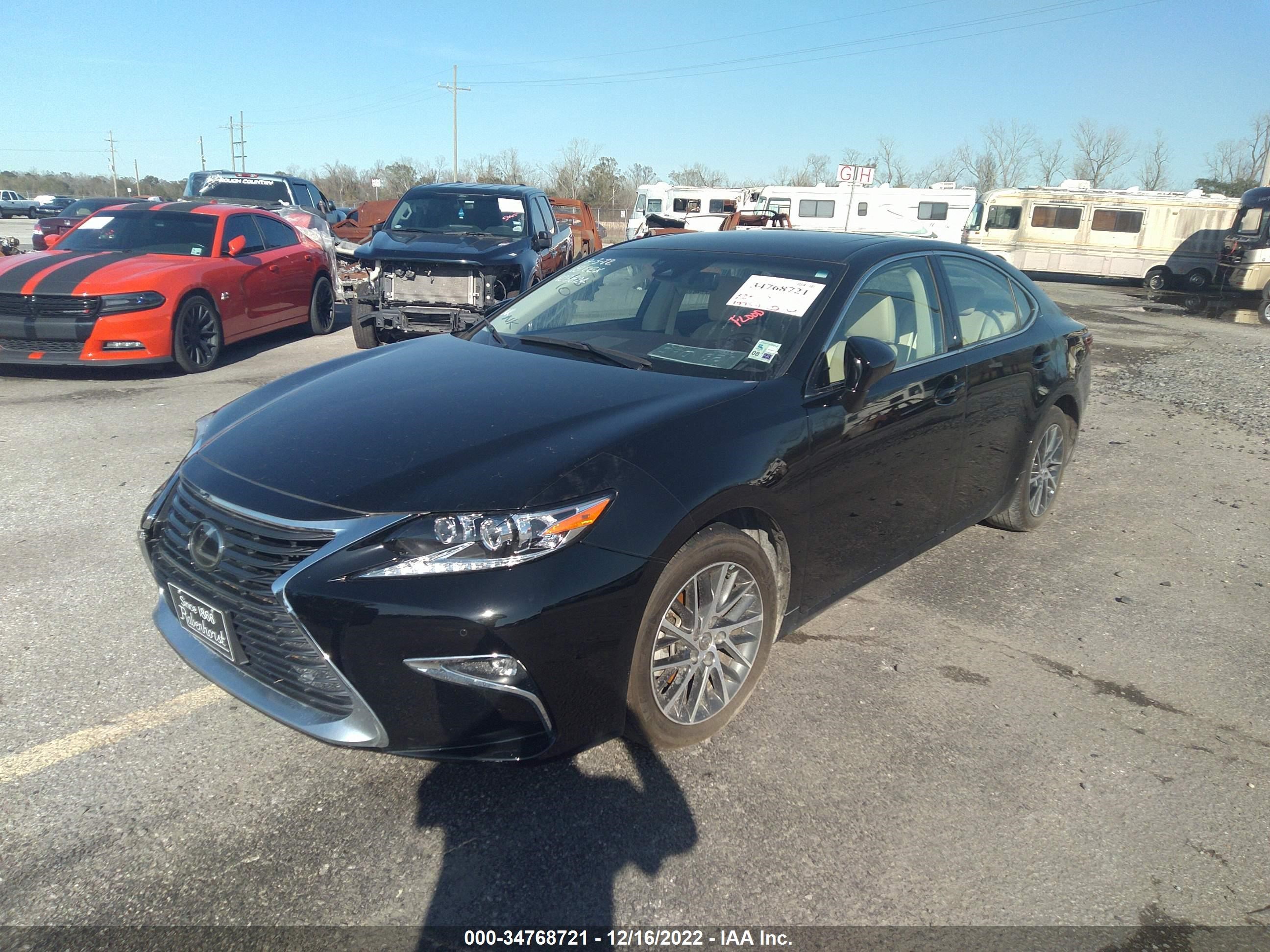 Photo 1 VIN: 58ABK1GG8JU103824 - LEXUS ES 