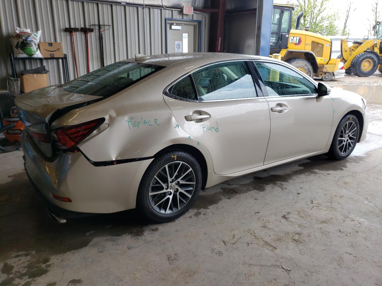 Photo 2 VIN: 58ABK1GG9HU074795 - LEXUS ES 