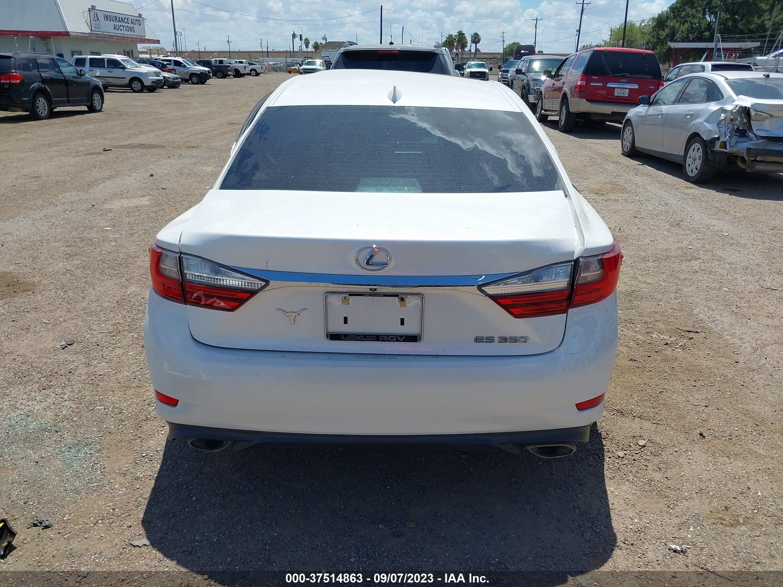 Photo 15 VIN: 58ABK1GG9JU108918 - LEXUS ES 