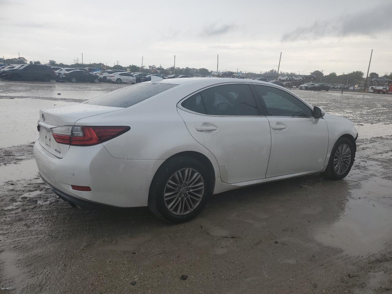 Photo 2 VIN: 58ABK1GGXHU036248 - LEXUS ES 