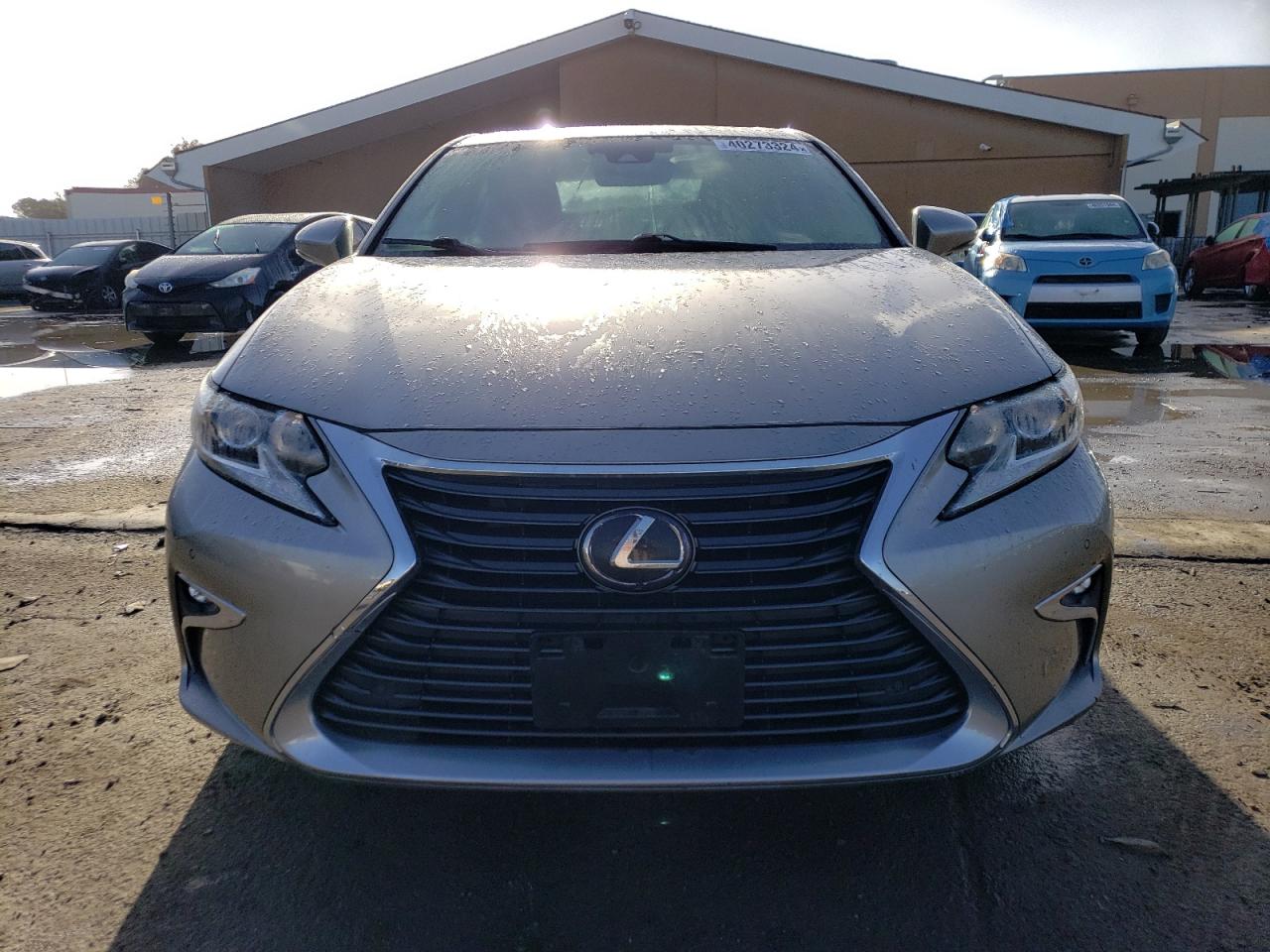 Photo 4 VIN: 58ABK1GGXHU063627 - LEXUS ES 