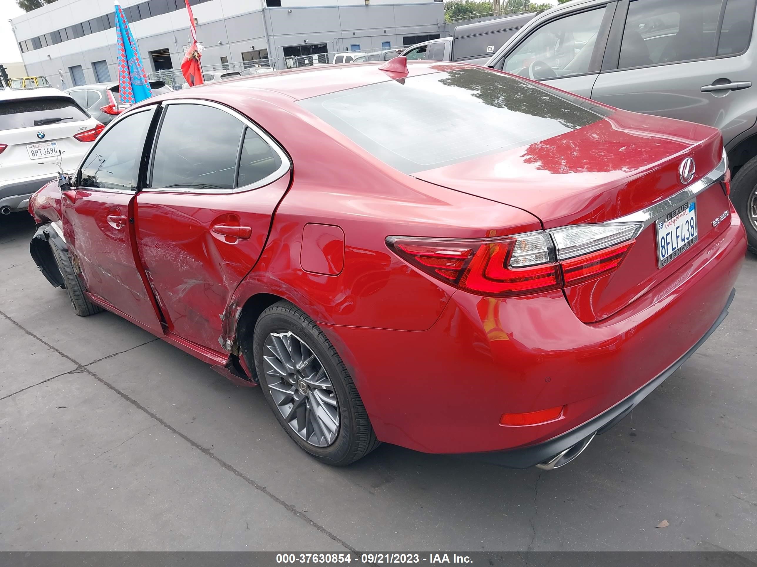 Photo 2 VIN: 58ABK1GGXJU115974 - LEXUS ES 