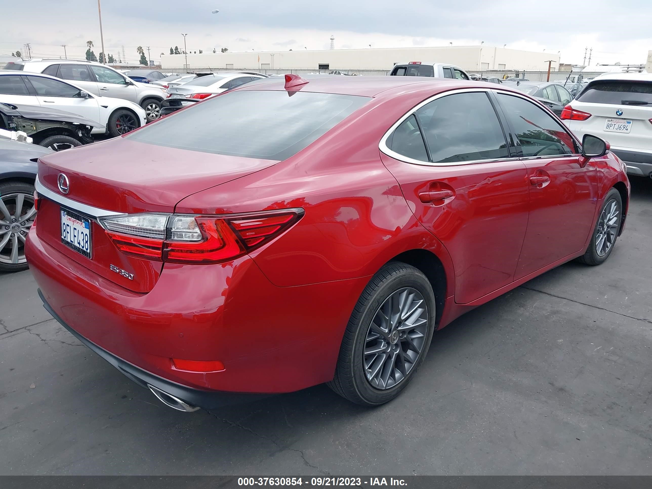 Photo 3 VIN: 58ABK1GGXJU115974 - LEXUS ES 