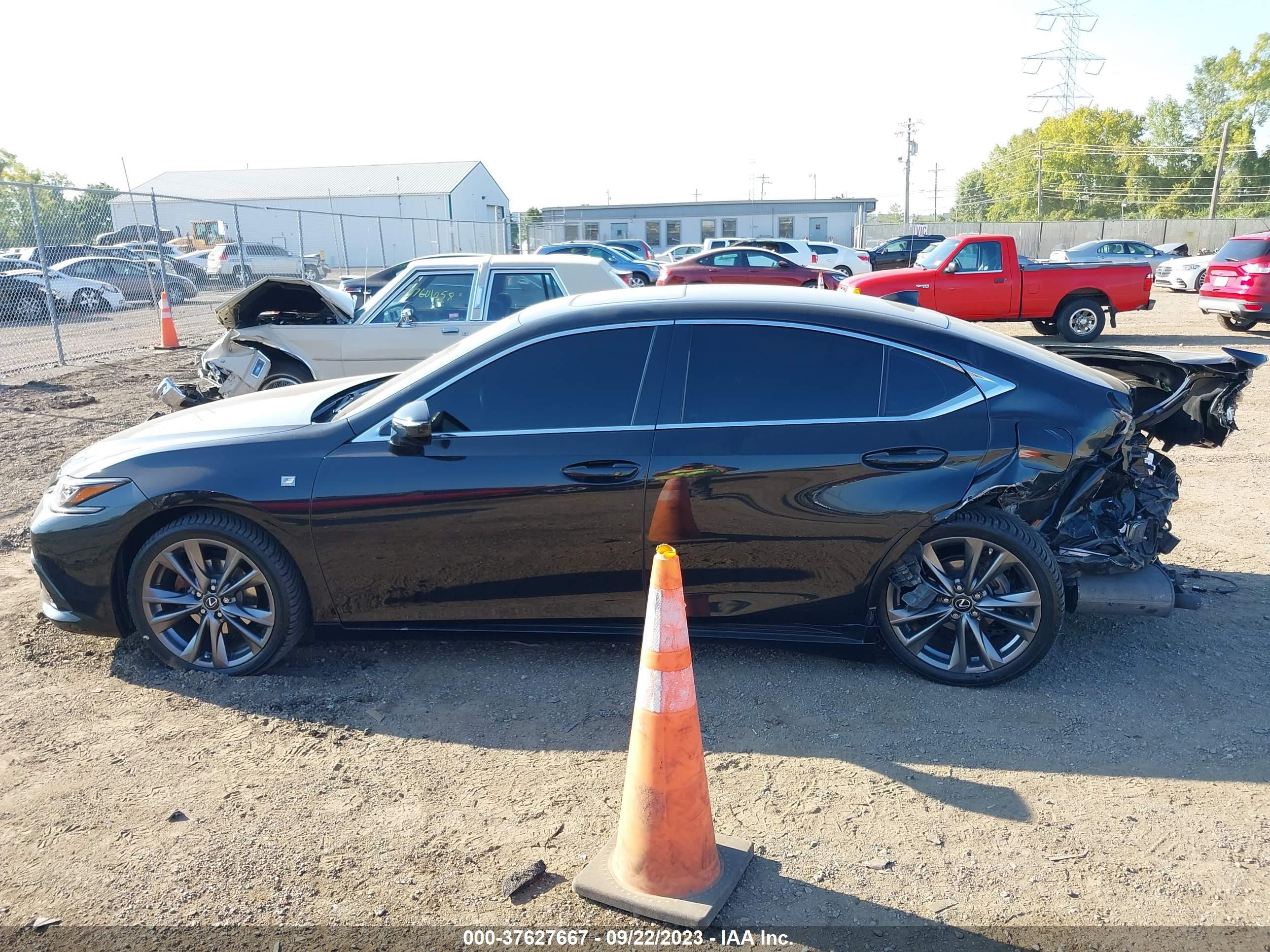 Photo 13 VIN: 58ABZ1B10KU050116 - LEXUS ES 