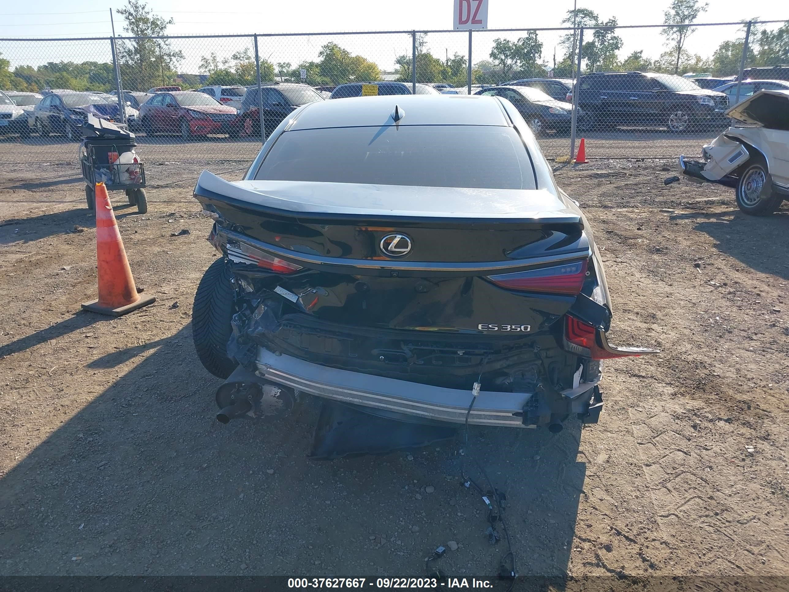 Photo 15 VIN: 58ABZ1B10KU050116 - LEXUS ES 