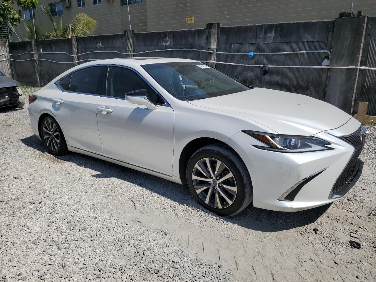 Photo 3 VIN: 58ABZ1B11KU010868 - LEXUS ES 