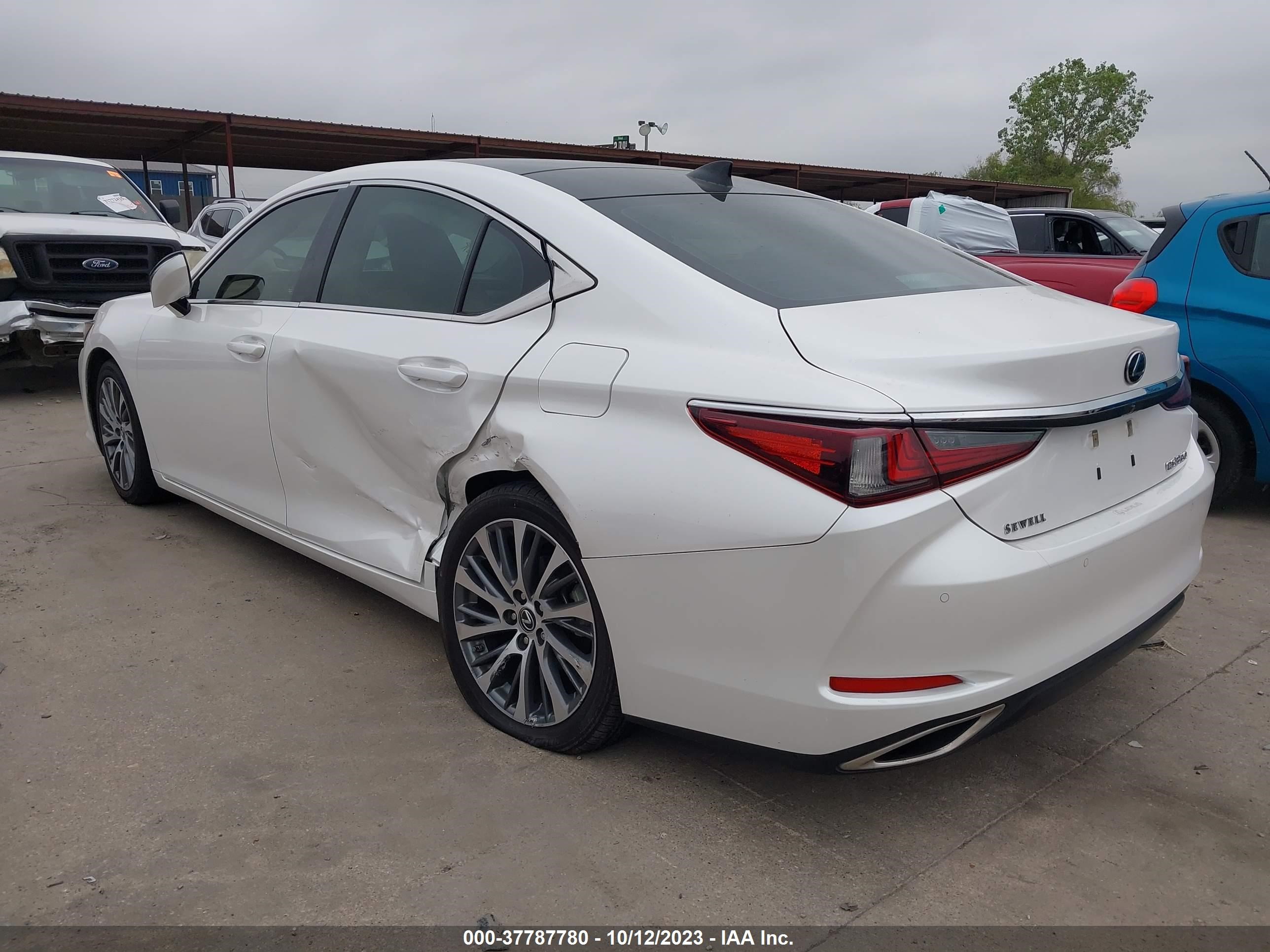 Photo 2 VIN: 58ABZ1B11KU019750 - LEXUS ES 