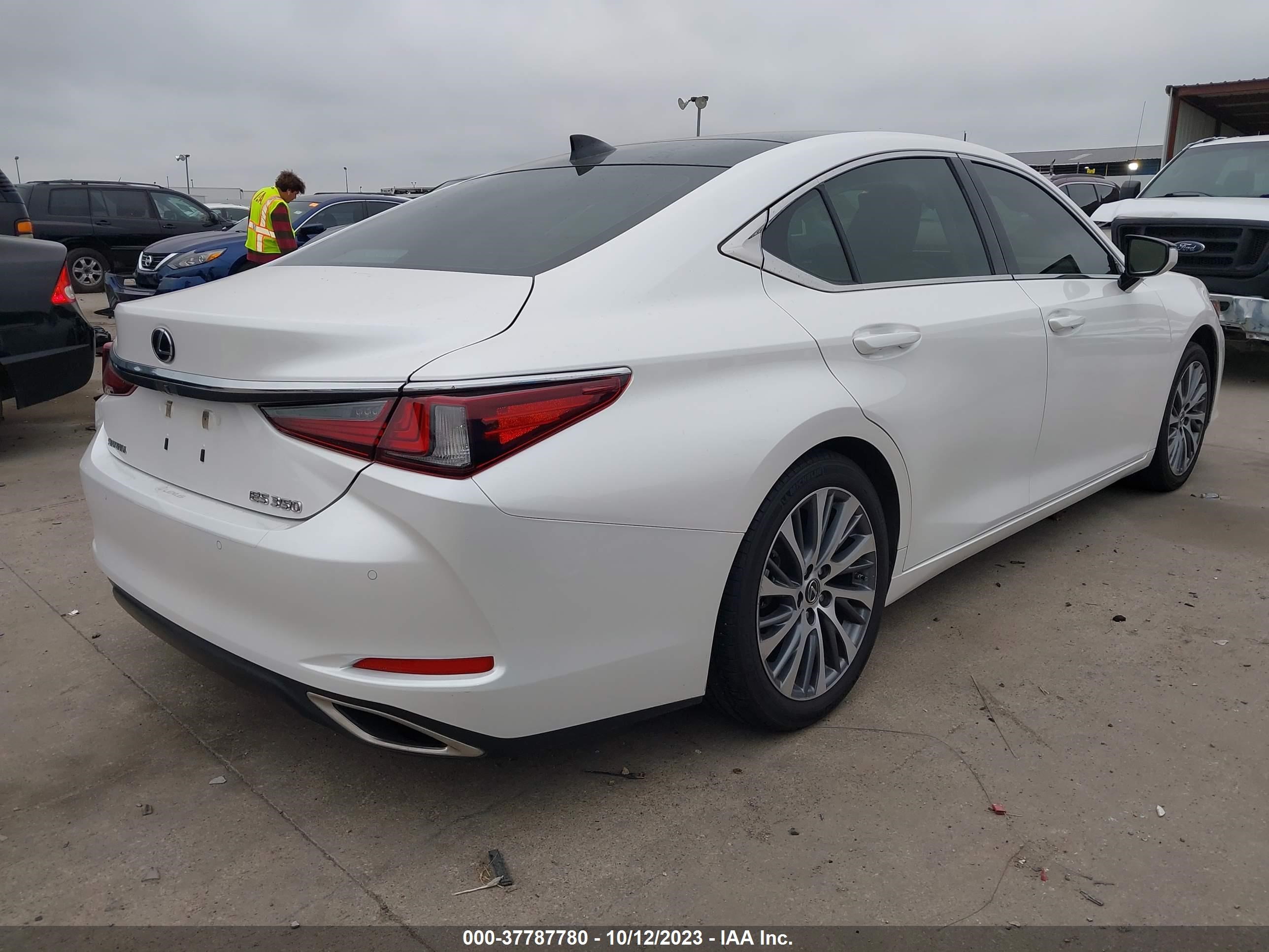 Photo 3 VIN: 58ABZ1B11KU019750 - LEXUS ES 