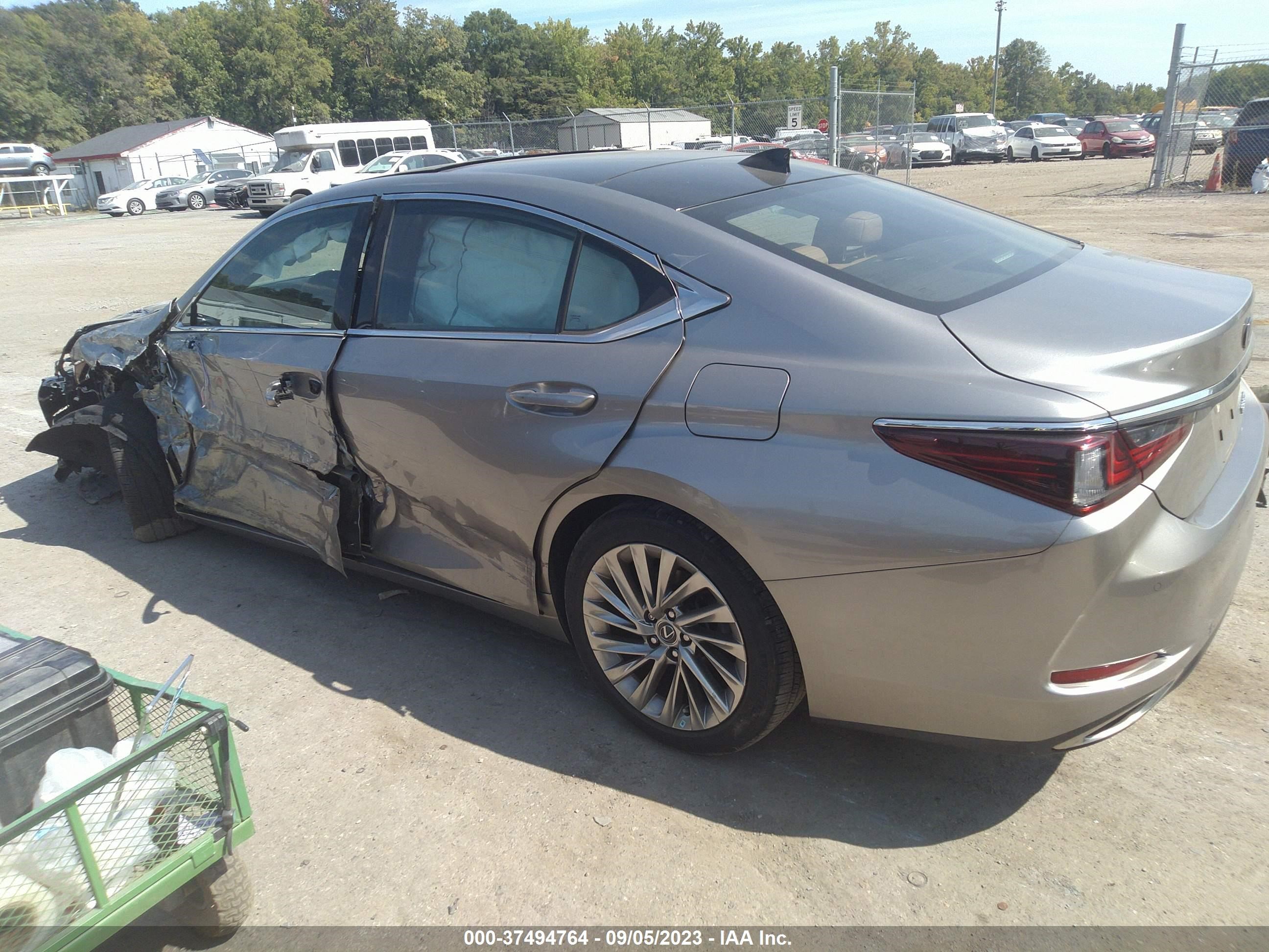 Photo 2 VIN: 58ABZ1B11KU037682 - LEXUS ES 