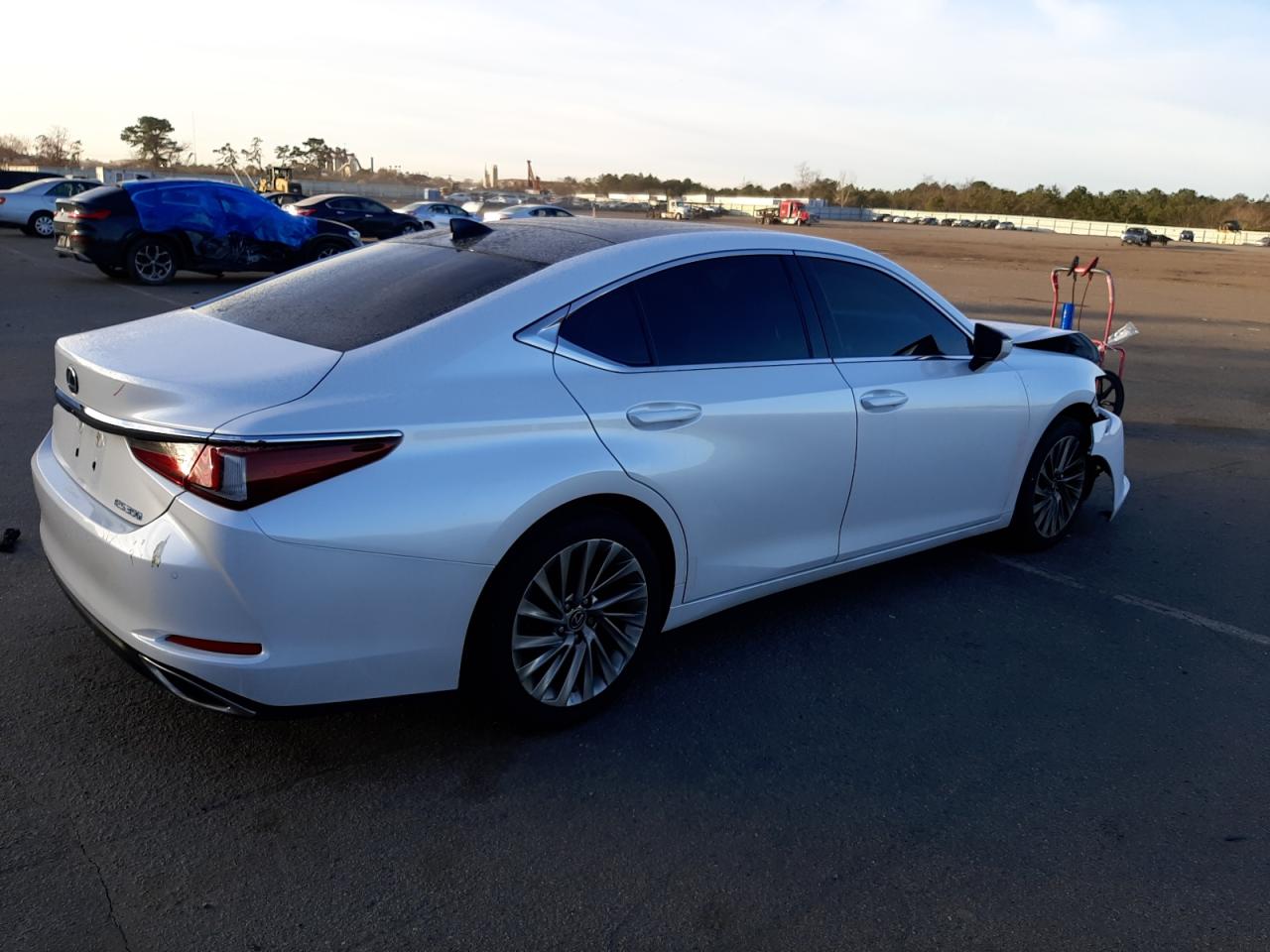 Photo 2 VIN: 58ABZ1B12KU018106 - LEXUS ES 