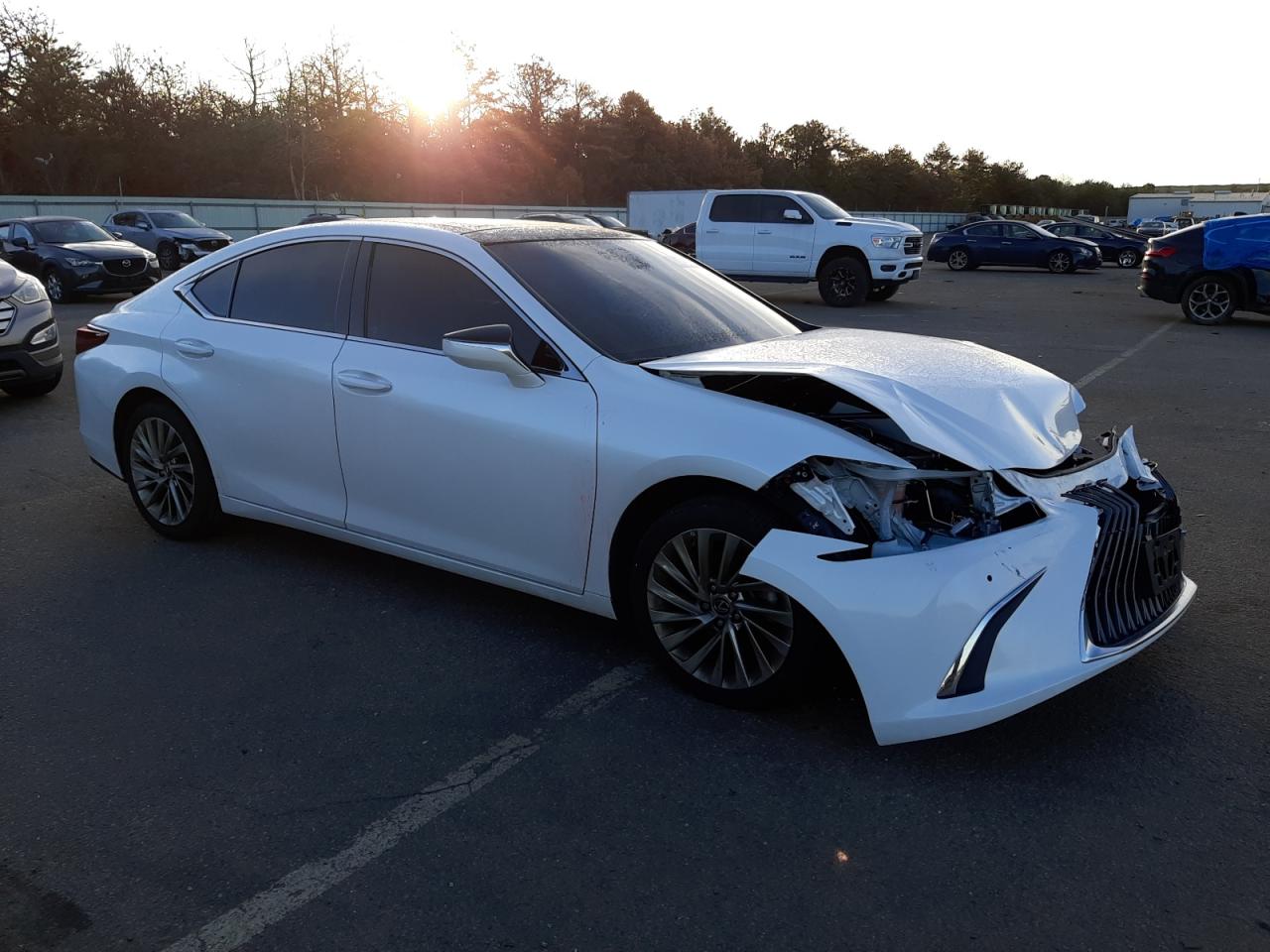 Photo 3 VIN: 58ABZ1B12KU018106 - LEXUS ES 