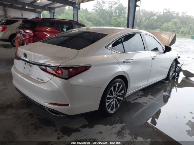 Photo 3 VIN: 58ABZ1B15KU021923 - LEXUS ES 