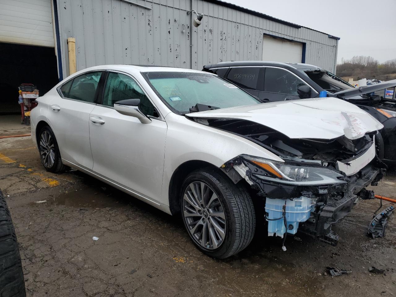 Photo 3 VIN: 58ABZ1B15KU027673 - LEXUS ES 